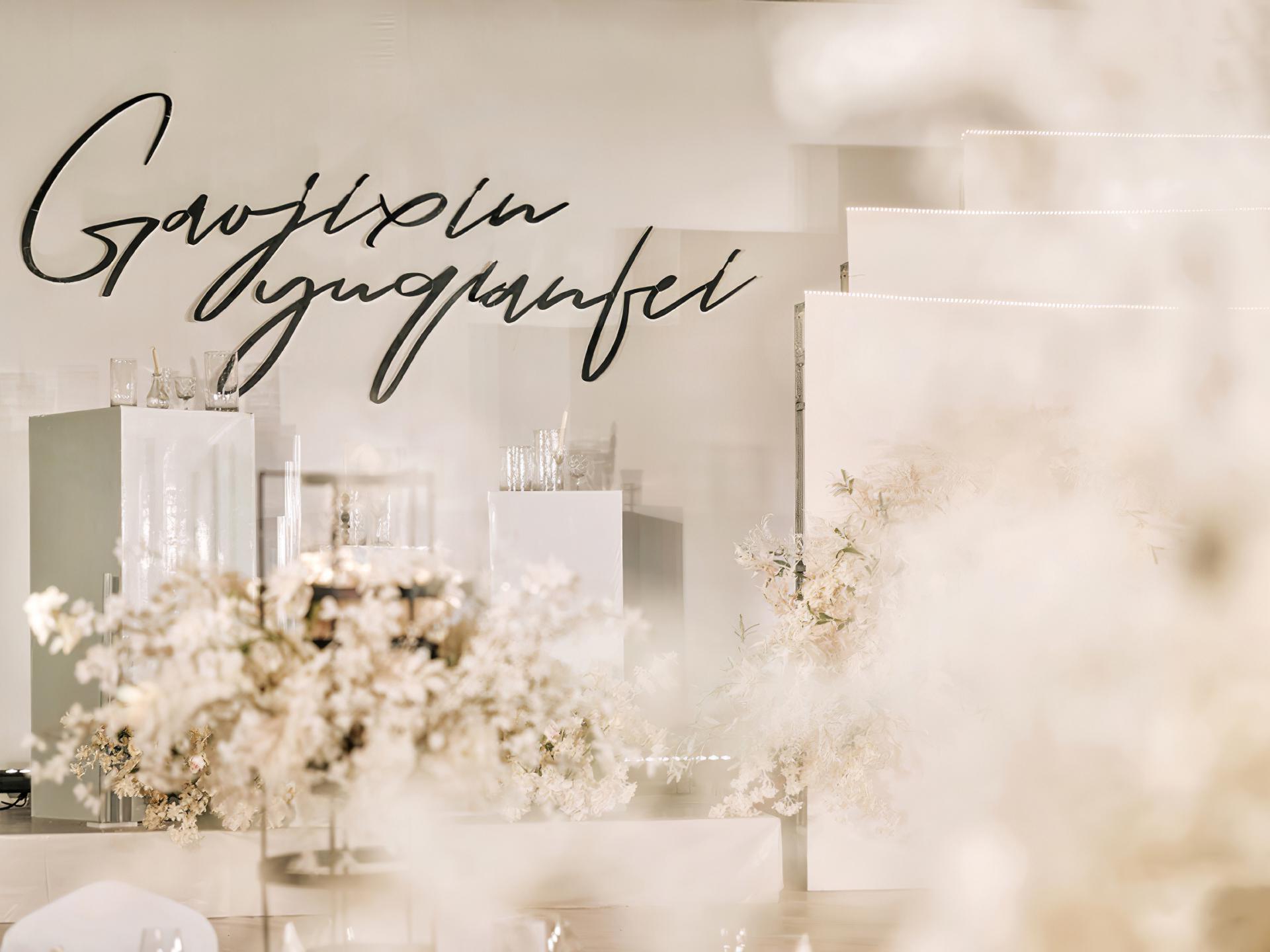 白色韩式线条形浪漫婚礼风格