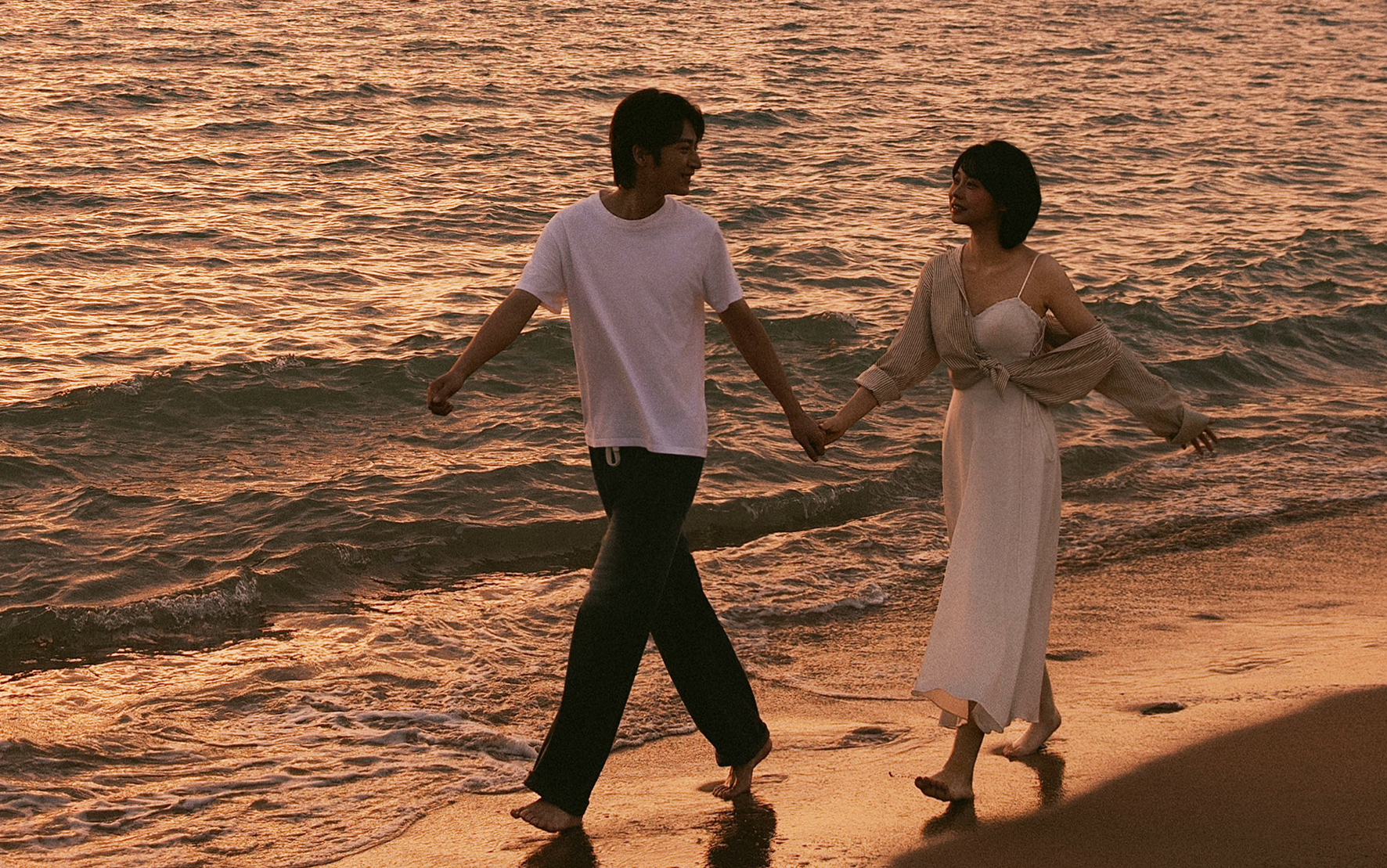 真的被这套婚纱照惊艳到了❗电影感我打满分