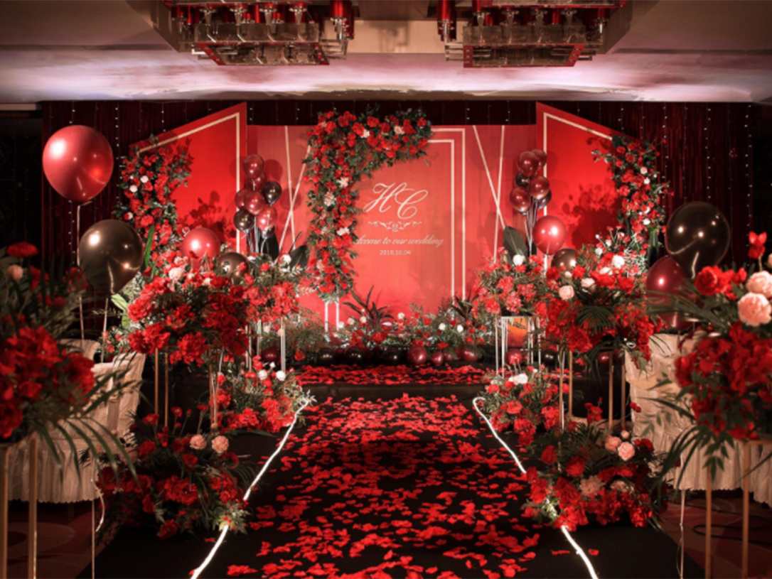 惠州红金色复古奢华婚礼布置策划/飘空气球