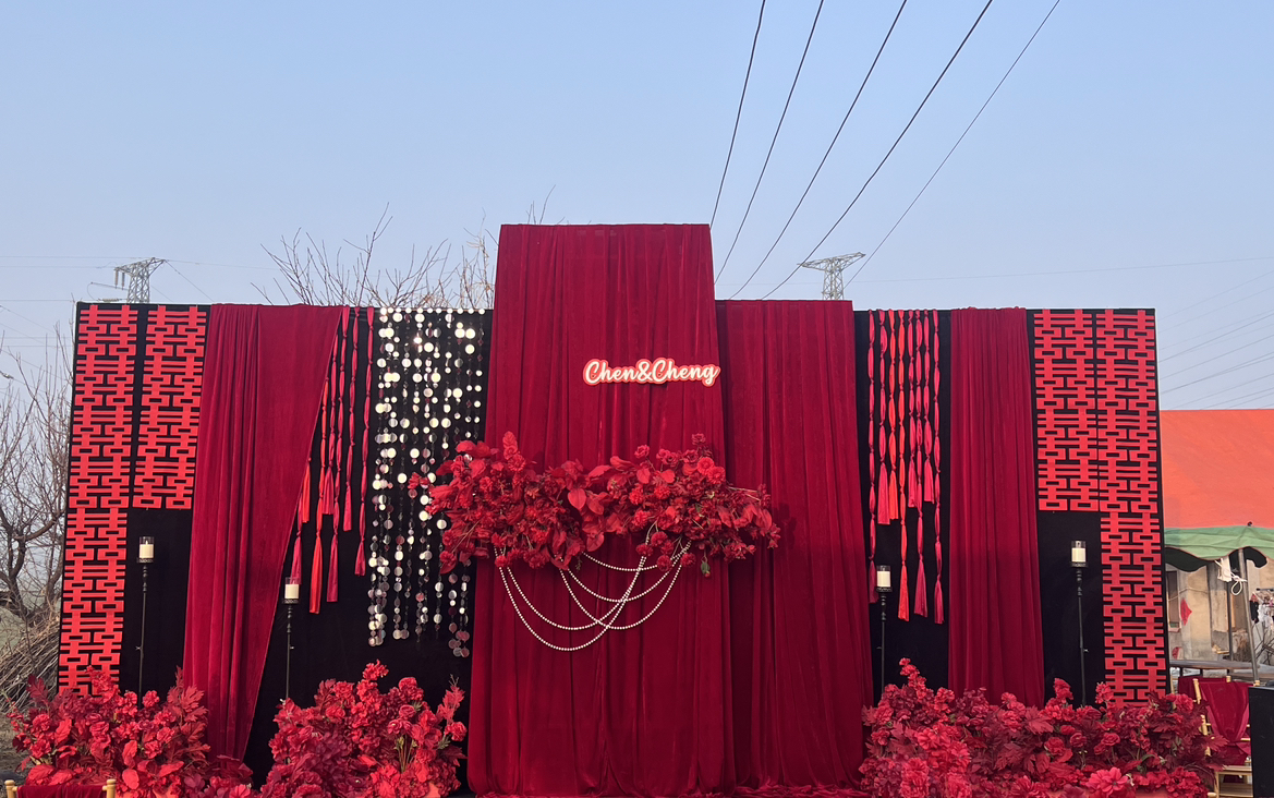 經(jīng)典紅黑配，沉穩(wěn)中見格調(diào)