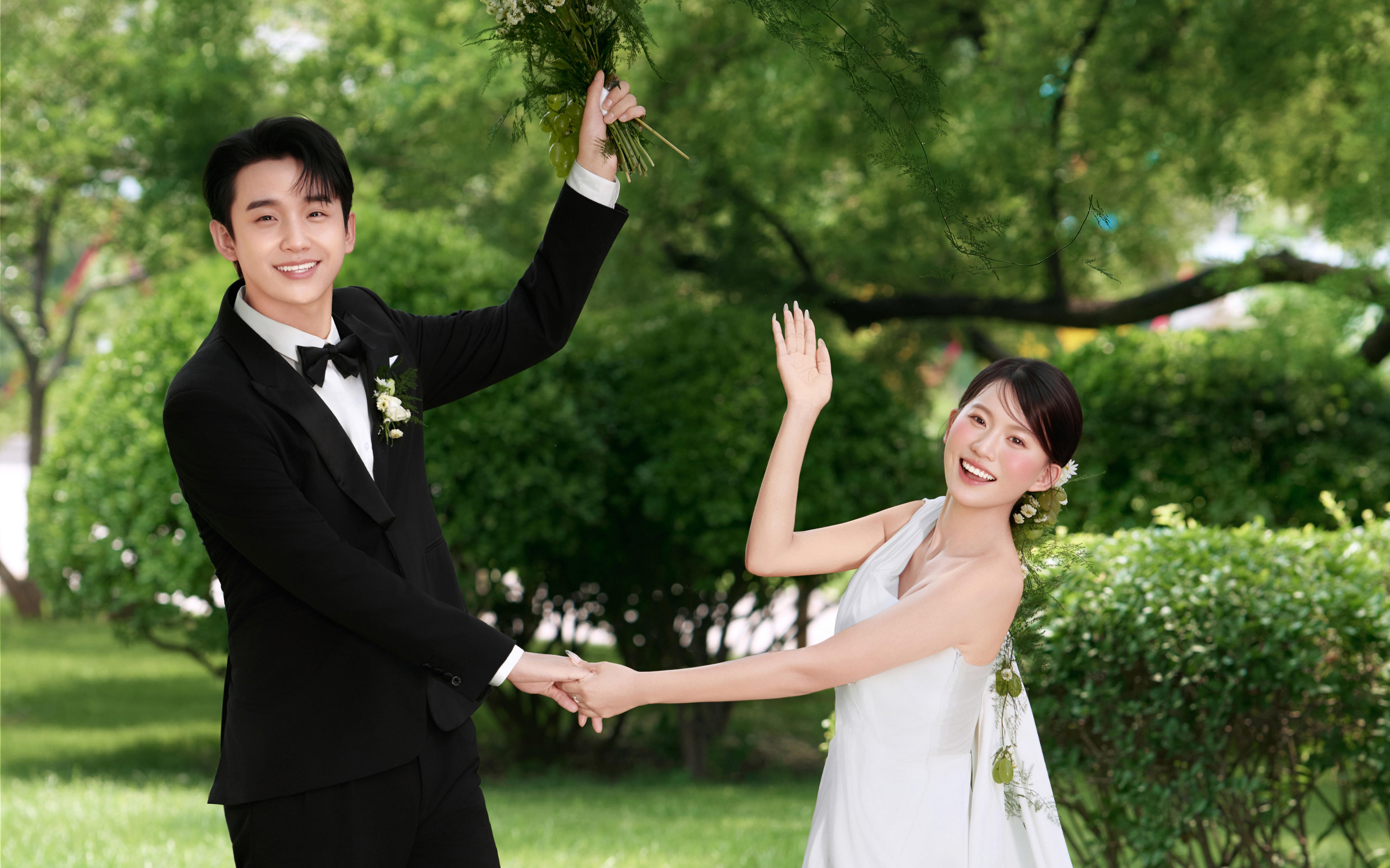 森系草坪婚纱照🍃与春日的温柔撞个满怀