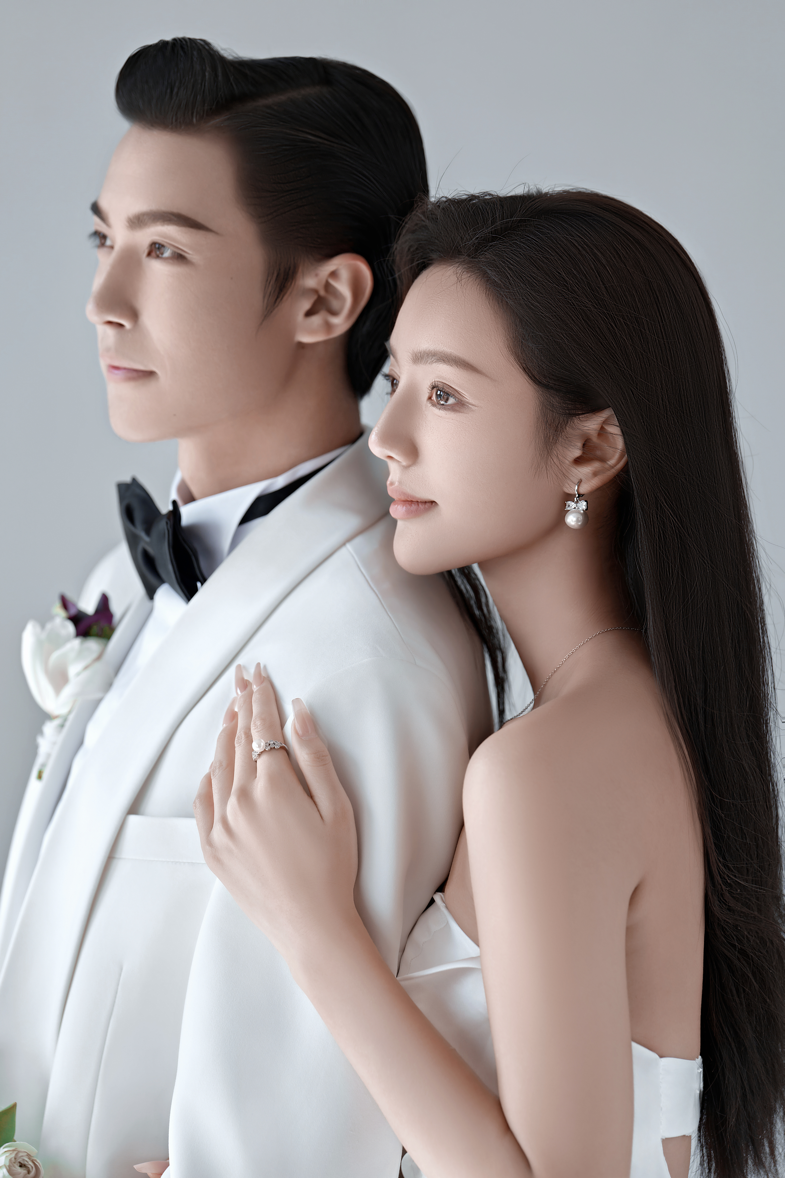 4699套餐送：跟妝+新娘4套+伴娘服+伴郎服 