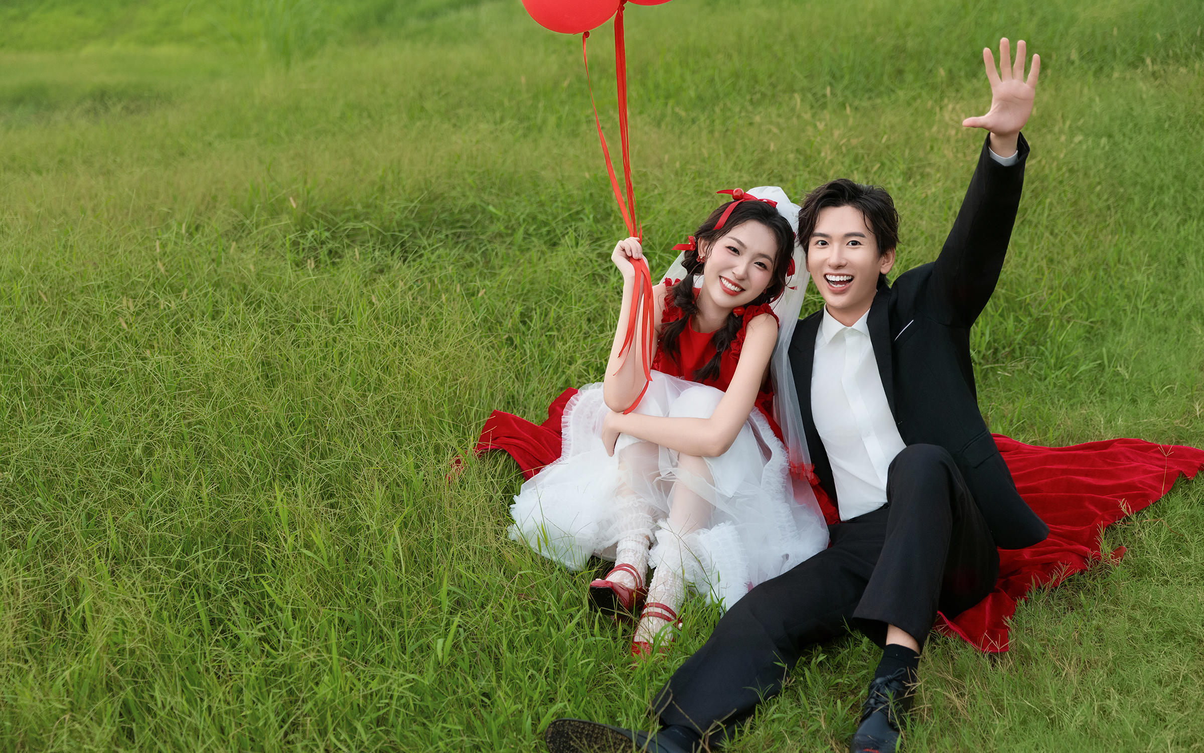 森系婚纱照｜花瓣落满肩，爱意漫心间