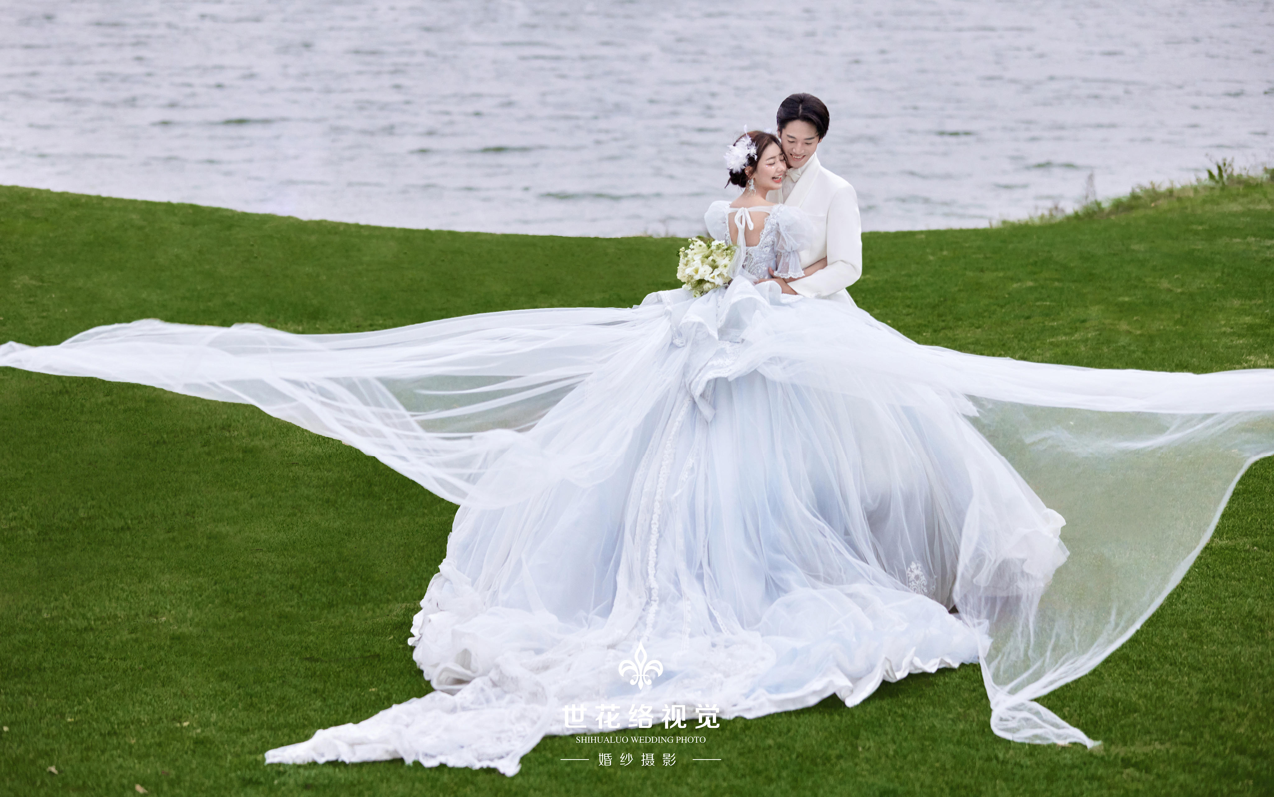 神颜选手！！森系草坪婚纱照凭实力美出圈🌿