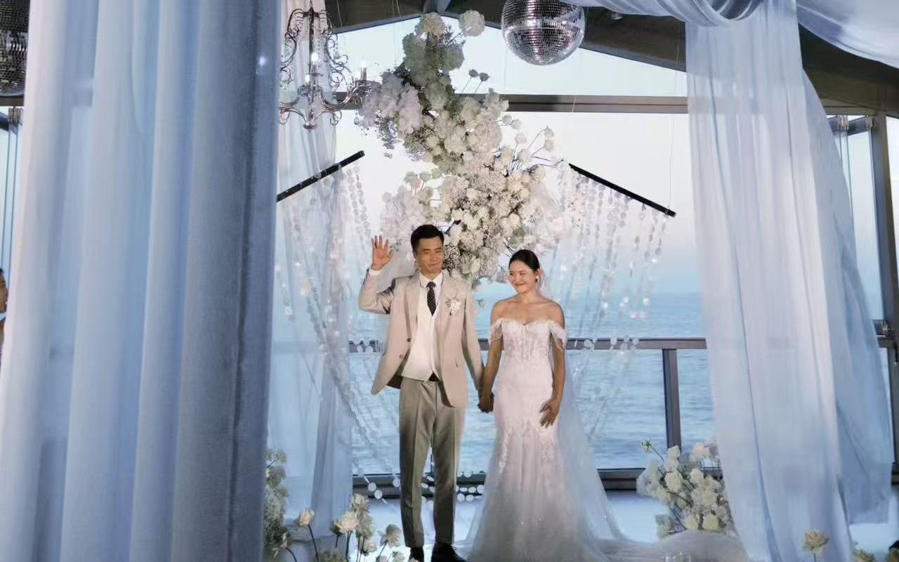 日照婚禮|浪漫的海邊玻璃房婚禮