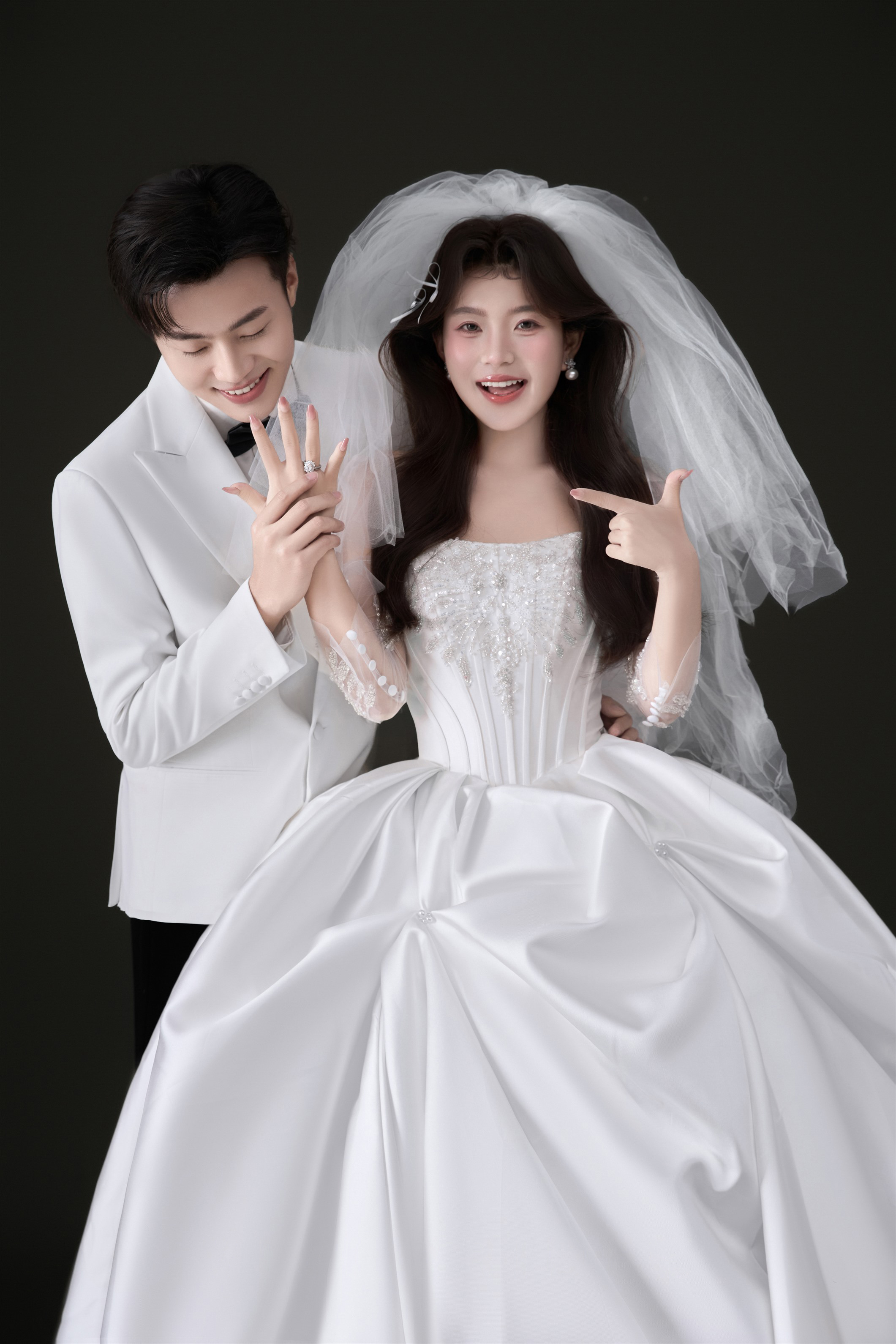 救命！黑底主纱照怎么这么绝！甜酷感拿捏！