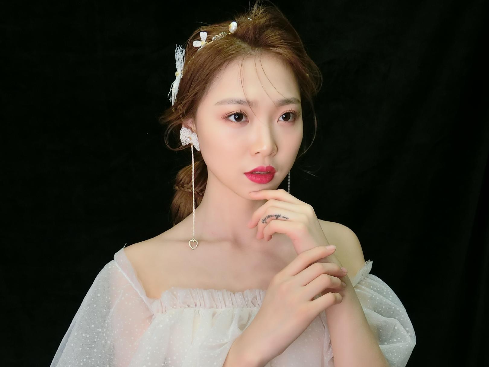 《红馆新娘》首席级化妆师----颖儿老师