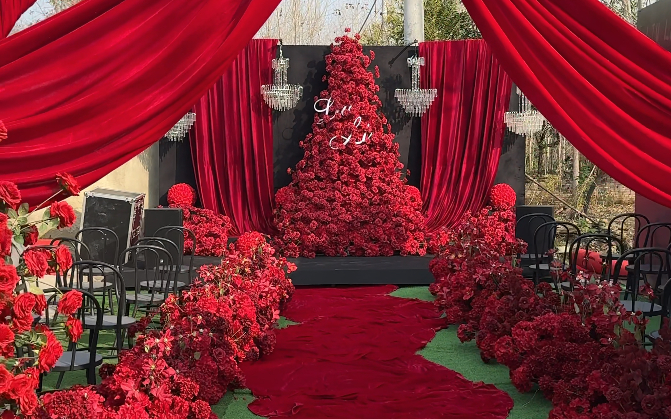 红，如烈焰般热情涌动