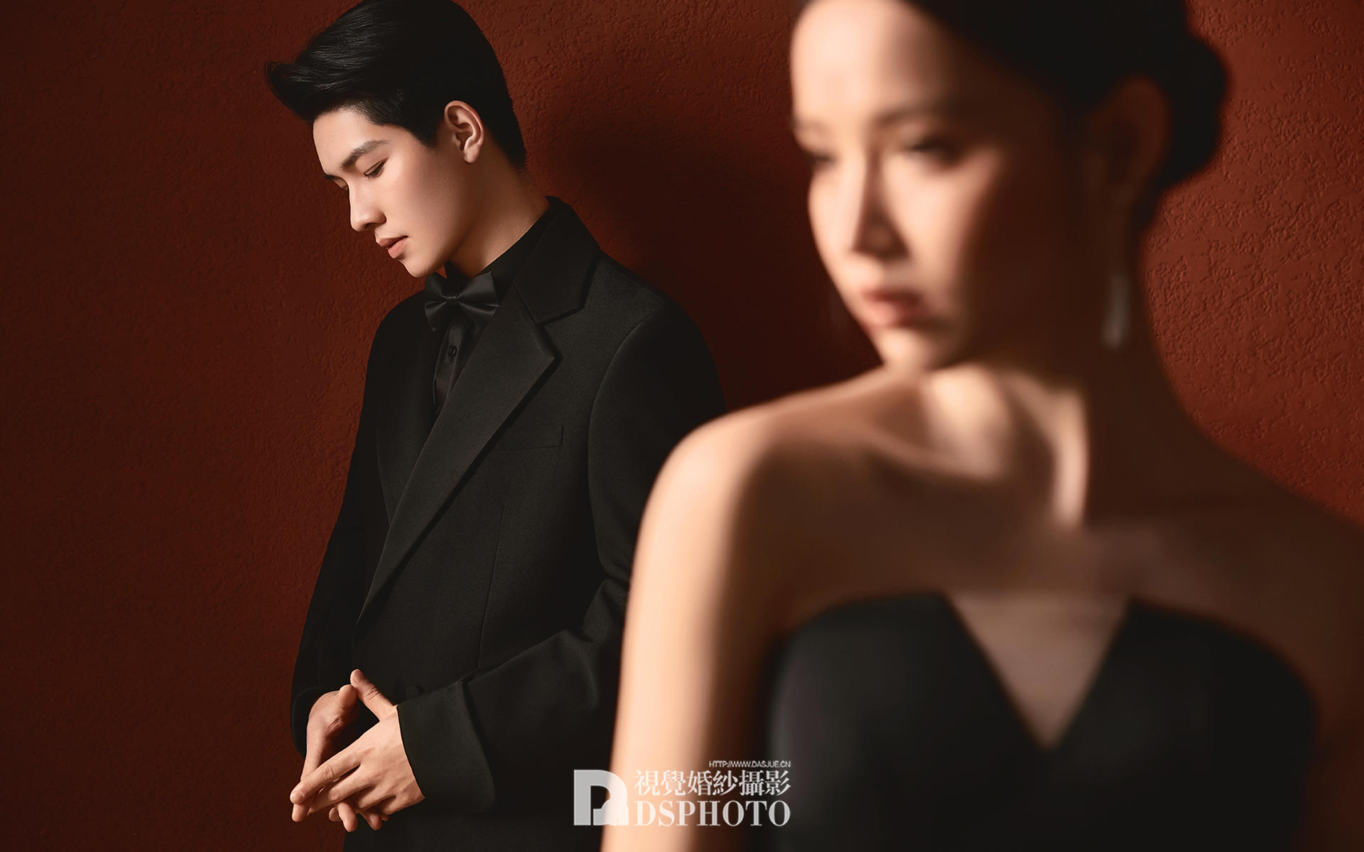 暗紅為幕??黑色作詩｜顛覆傳統(tǒng)的高級感婚紗照?