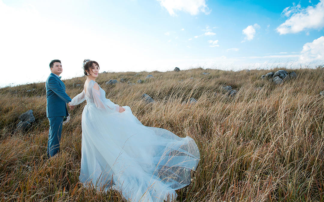 限时抢购套餐：3套服装+内外景结合拍摄+底片全送