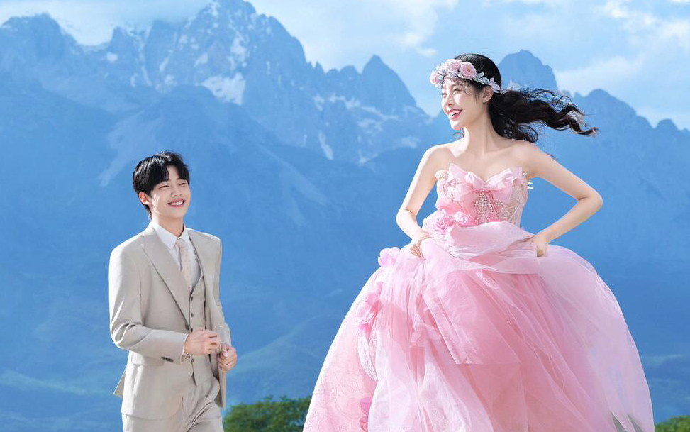 误入听花谷的甜美少女