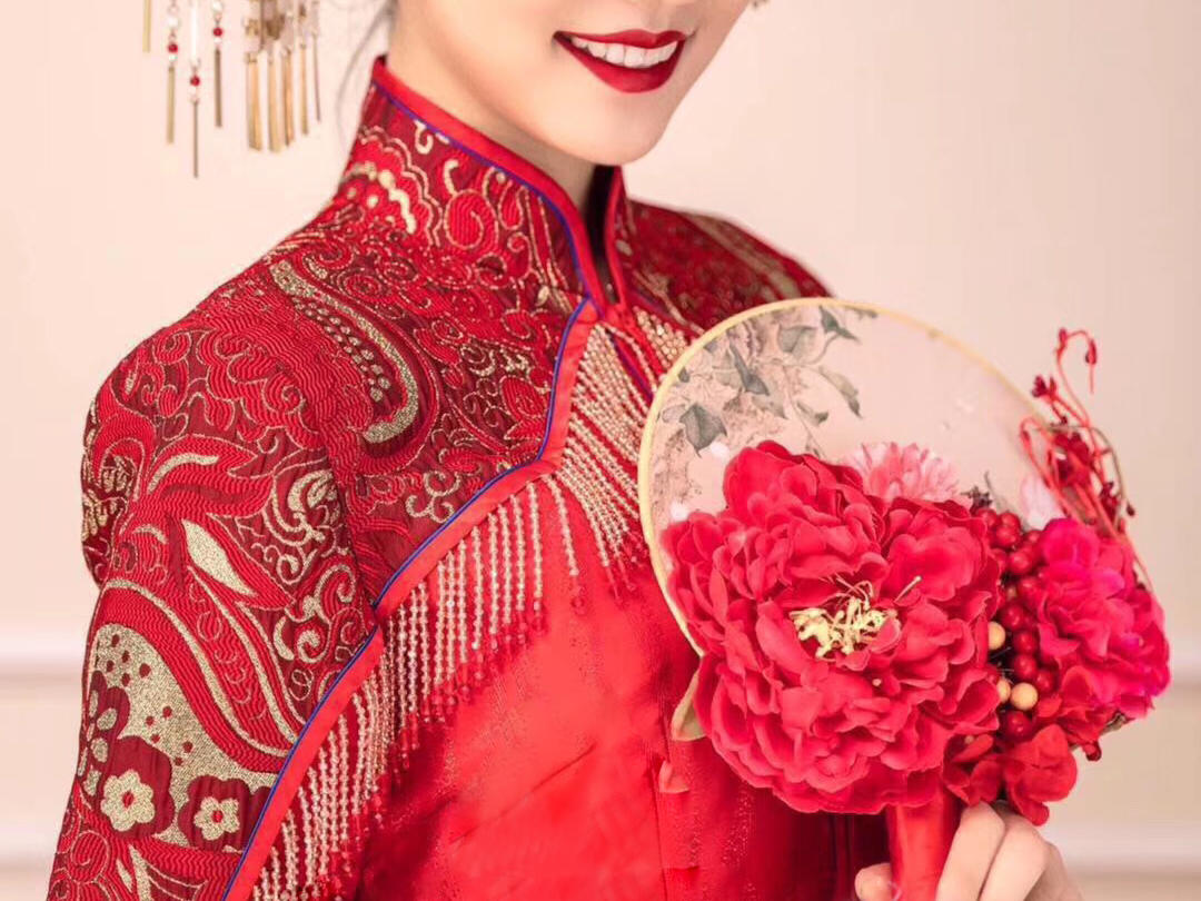 【米图婚纱超值推荐】跟妆+主纱+中式+敬酒服