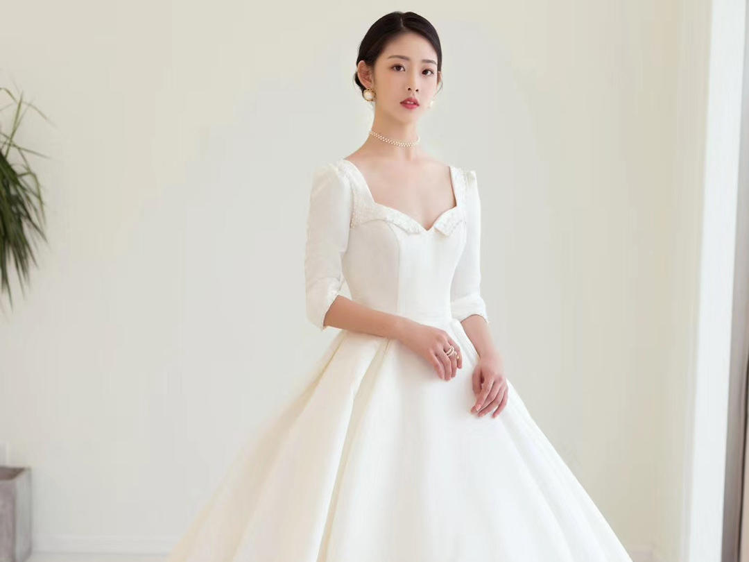 全包婚纱套装（婚纱，秀禾，敬酒服）+送二件伴娘服