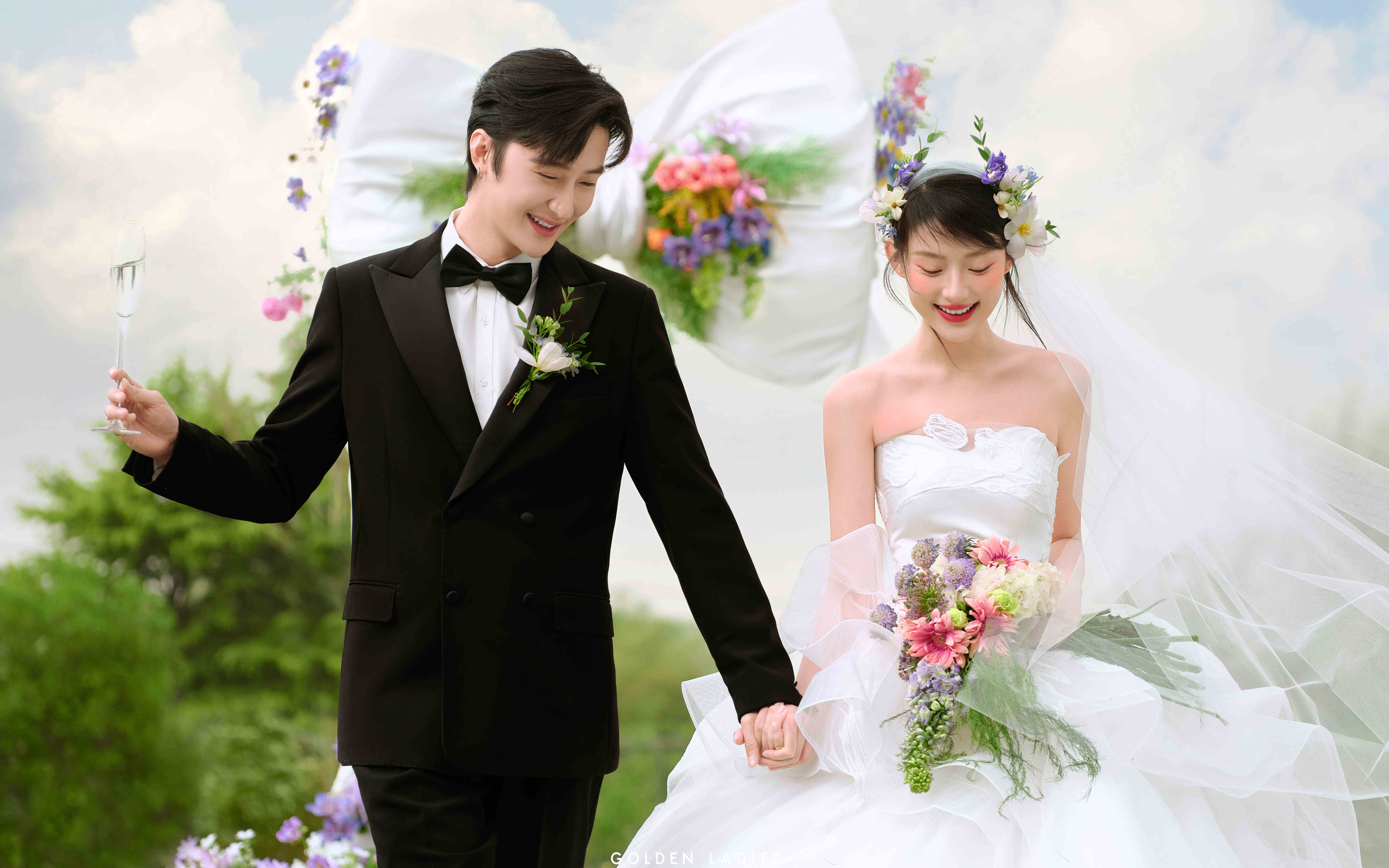 韓里韓氣??被問爆的草坪蝴蝶結(jié)婚紗照