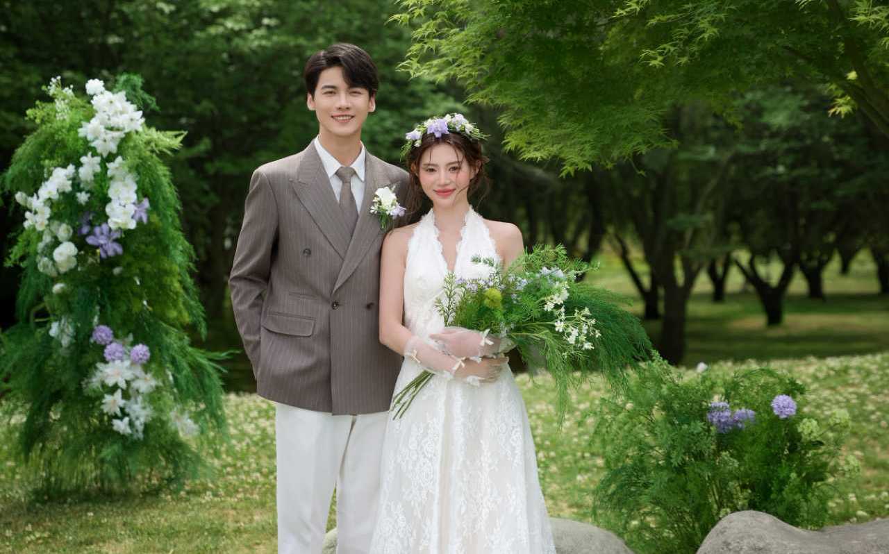 把婚紗照拍成了森系童話 在自然里擁抱浪漫