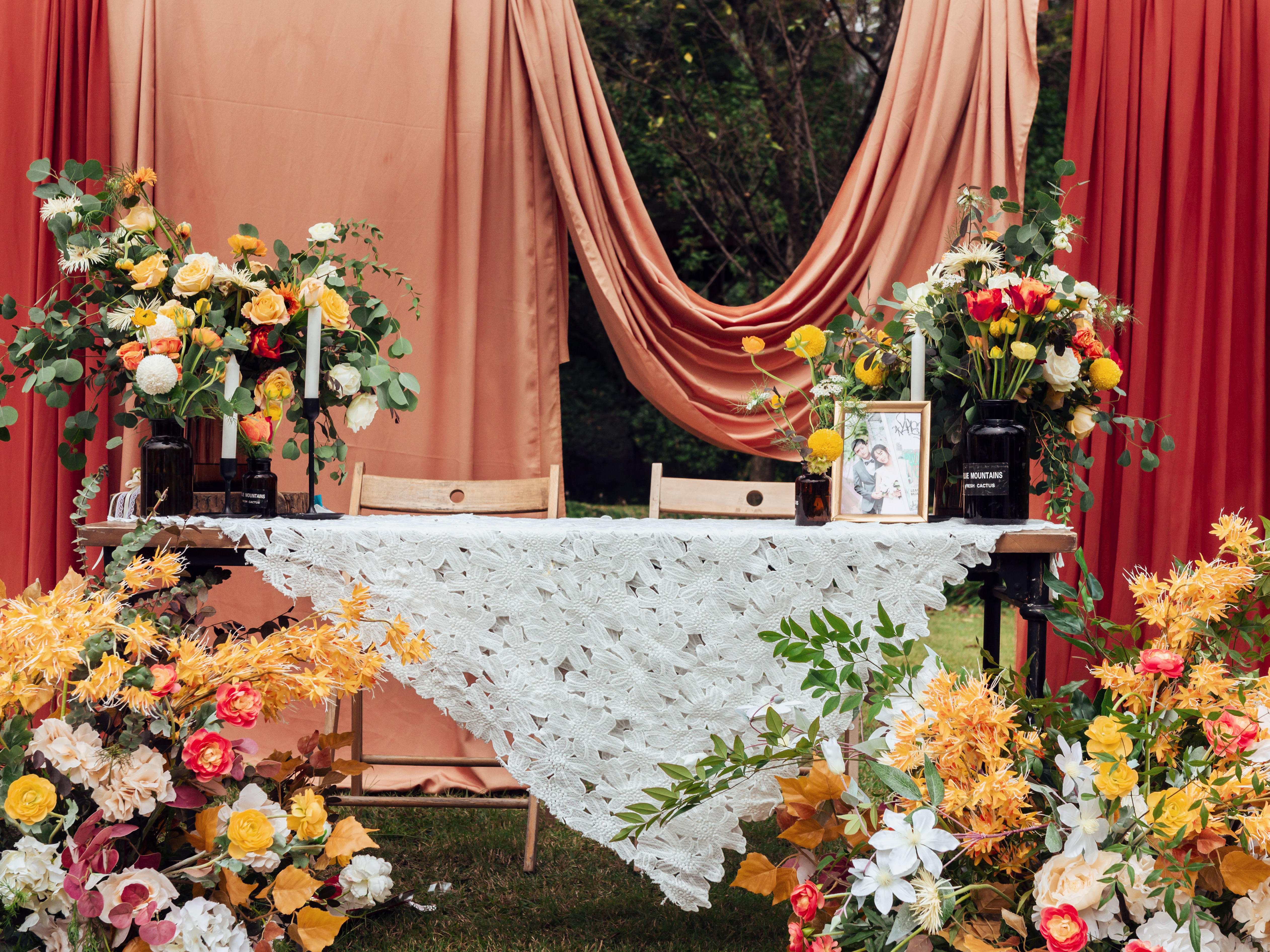轻奢唯美户外婚礼鲜花+仿真花+四大金刚+西服抵用