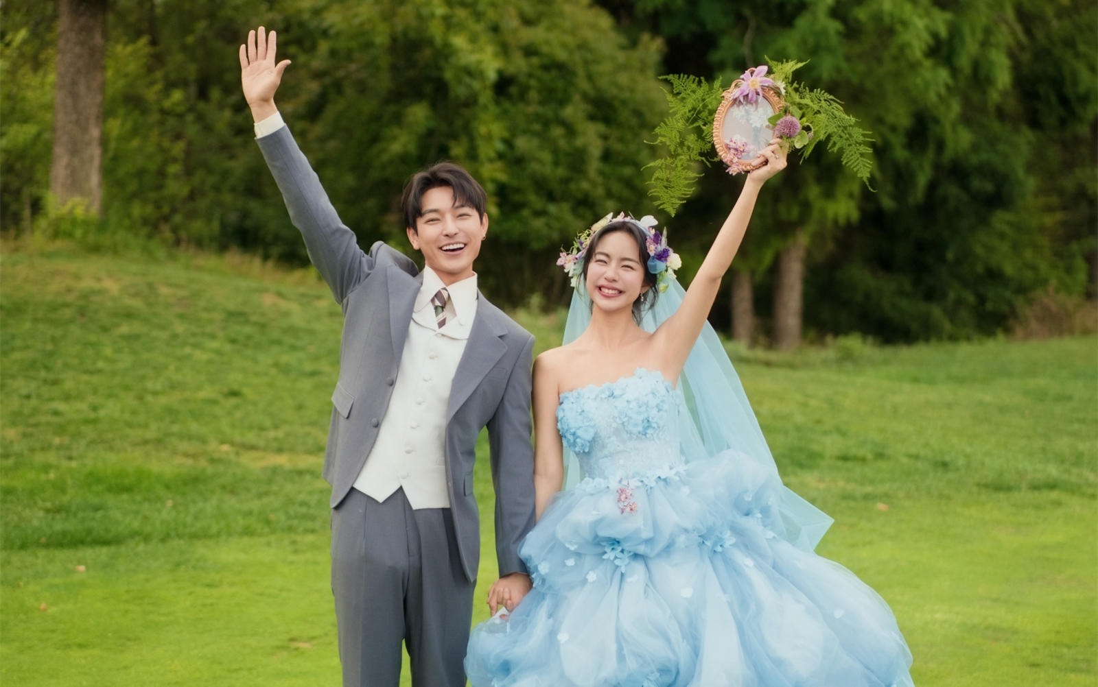 被问爆的蓝花神草坪婚纱照💙森系氛围感直接拉满！