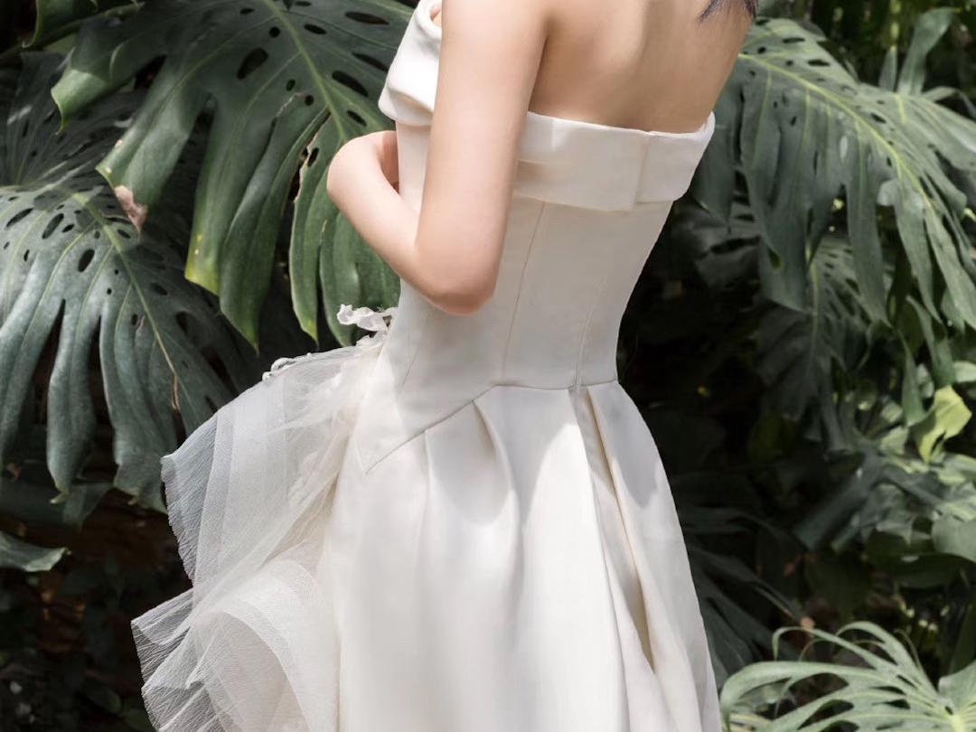 ［新款预热］OL风大气简约抹胸齐地纱送旅行箱