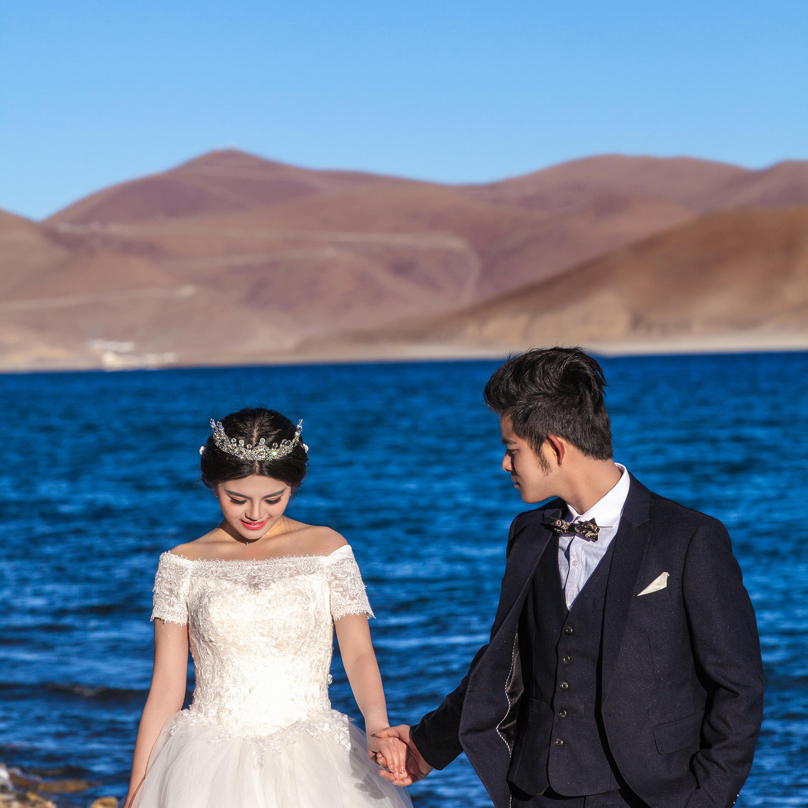 私人定制羊湖婚纱服务三对一