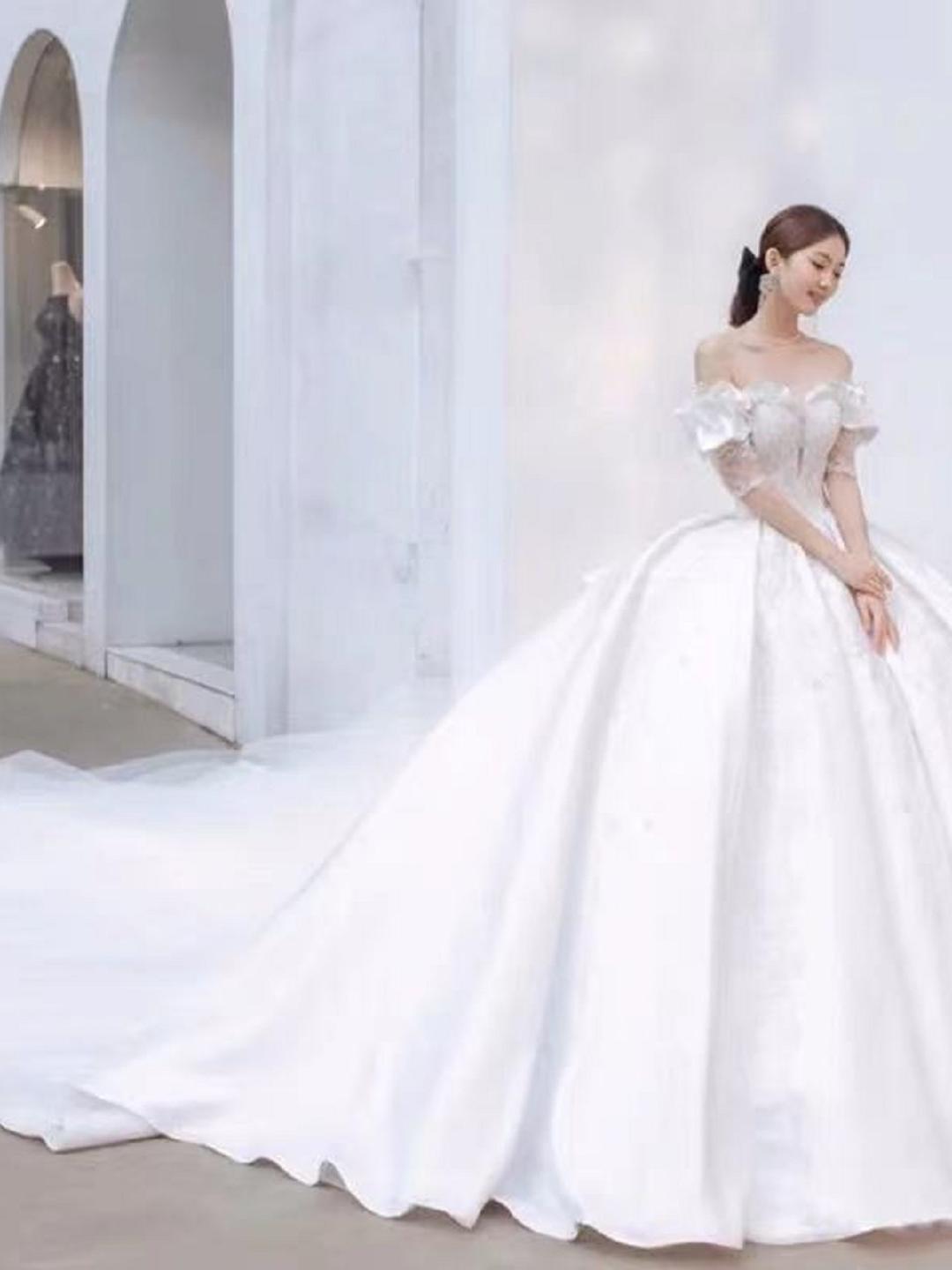 2580婚礼当天礼服跟妆全包套餐