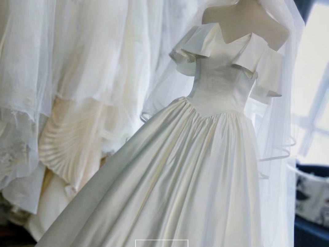 4件套租赁（B系列）+附赠新娘高定晨袍（单件）