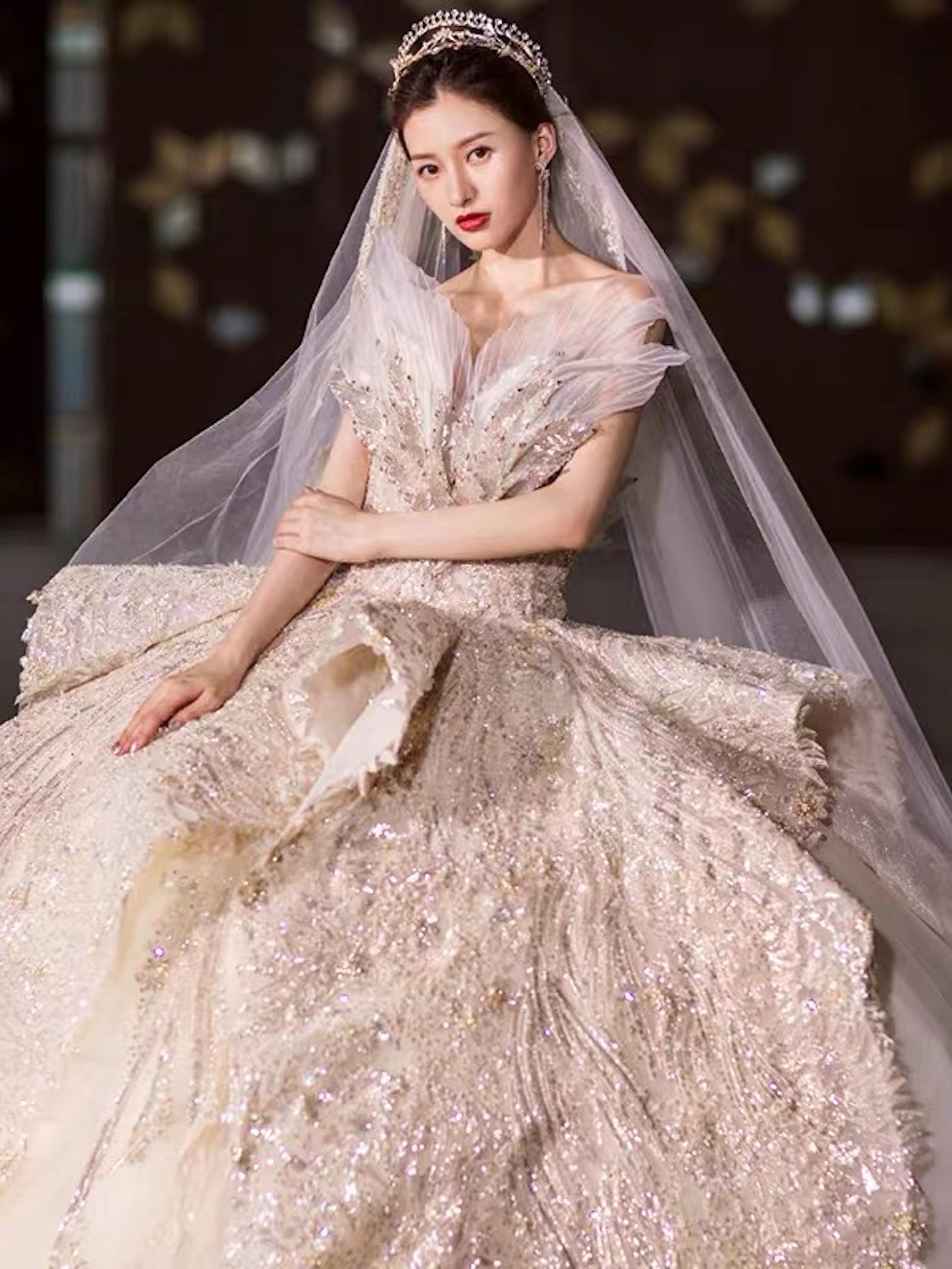 【镇店】维洛思婚纱保护款重工婚纱套+金牌化妆师