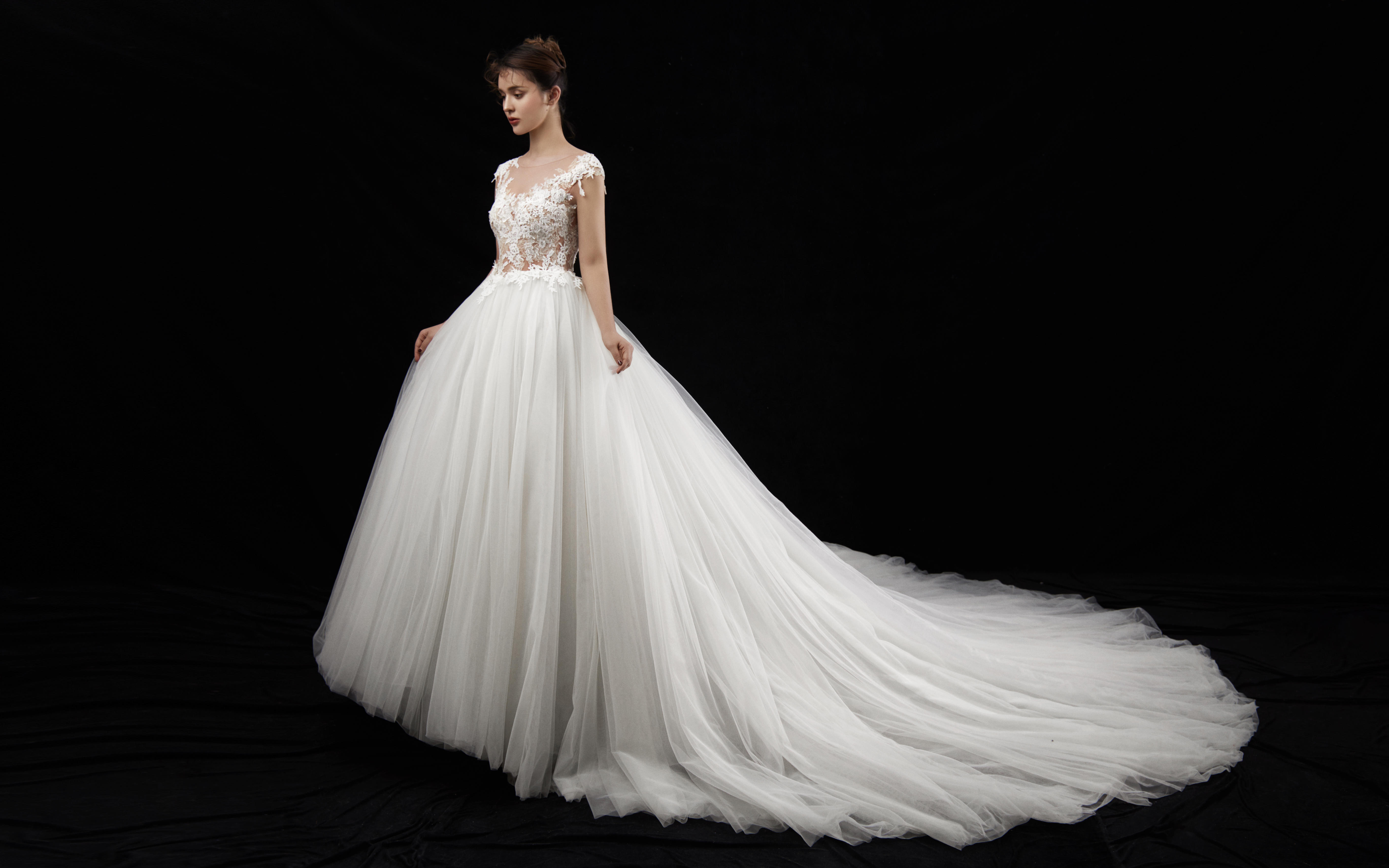 FD双肩蕾丝素纱拖尾婚纱~