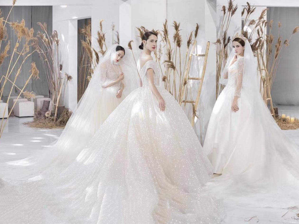 高定系列品牌婚纱套餐 13件