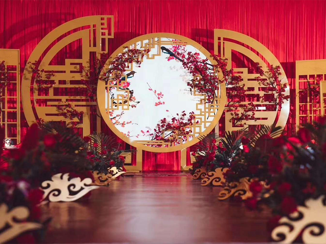 凤冠霞帔-世爵婚礼策划会馆