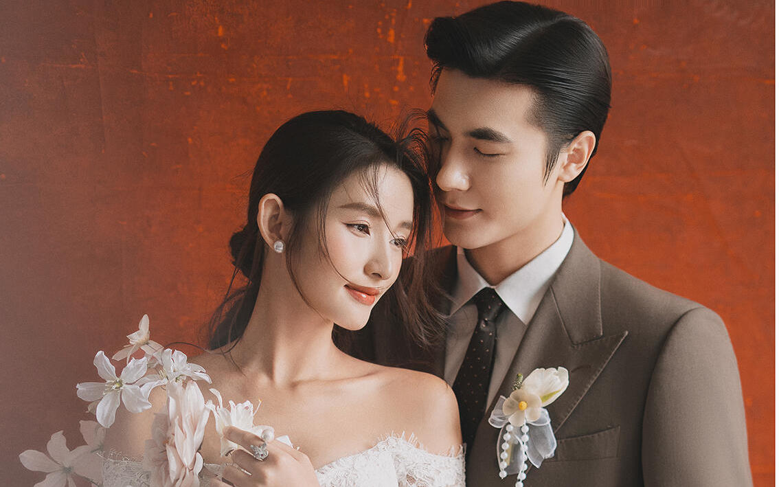 新片Look轻复古红底婚纱照经典不出错