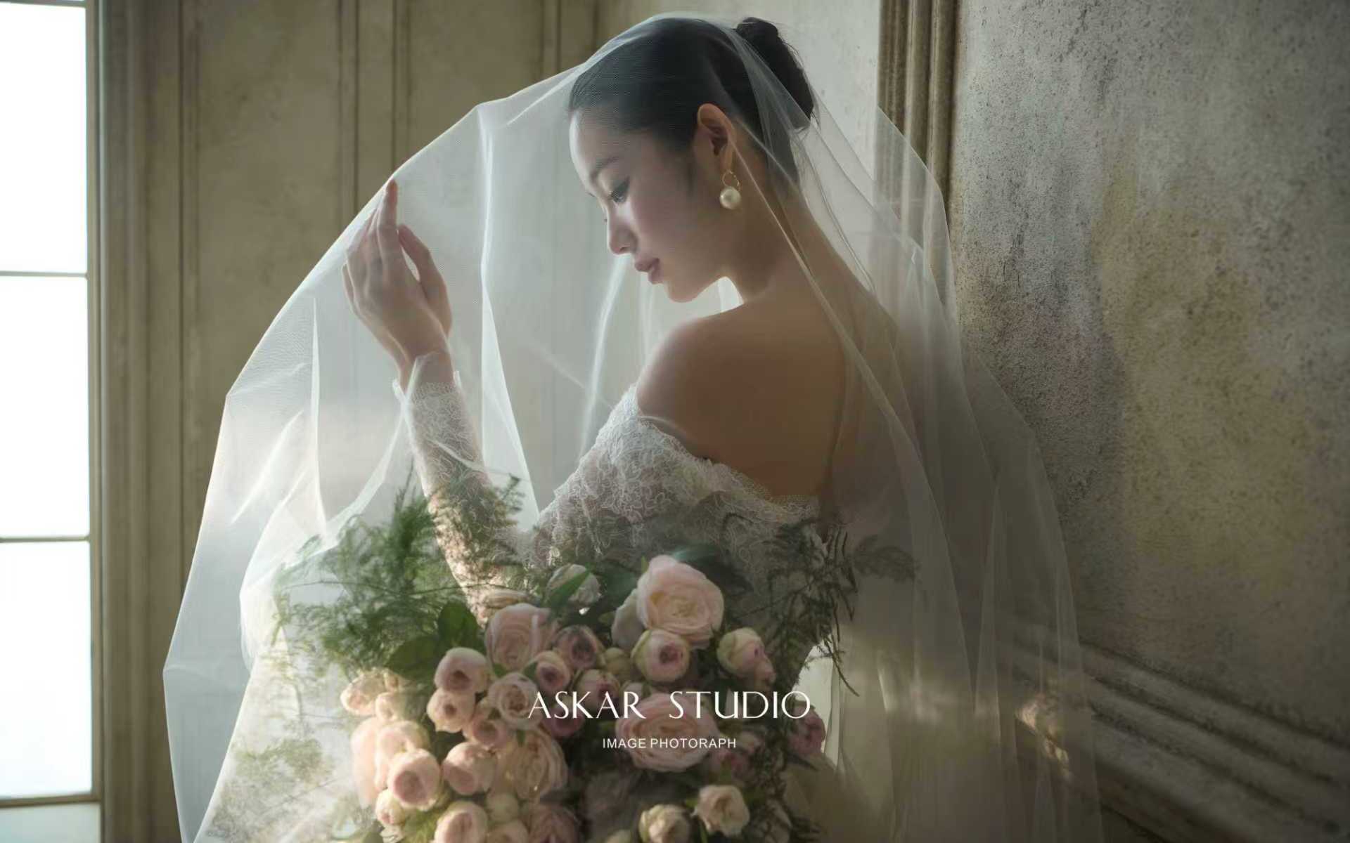 ?? 你的目光，是這場儀式里最靜的詩。