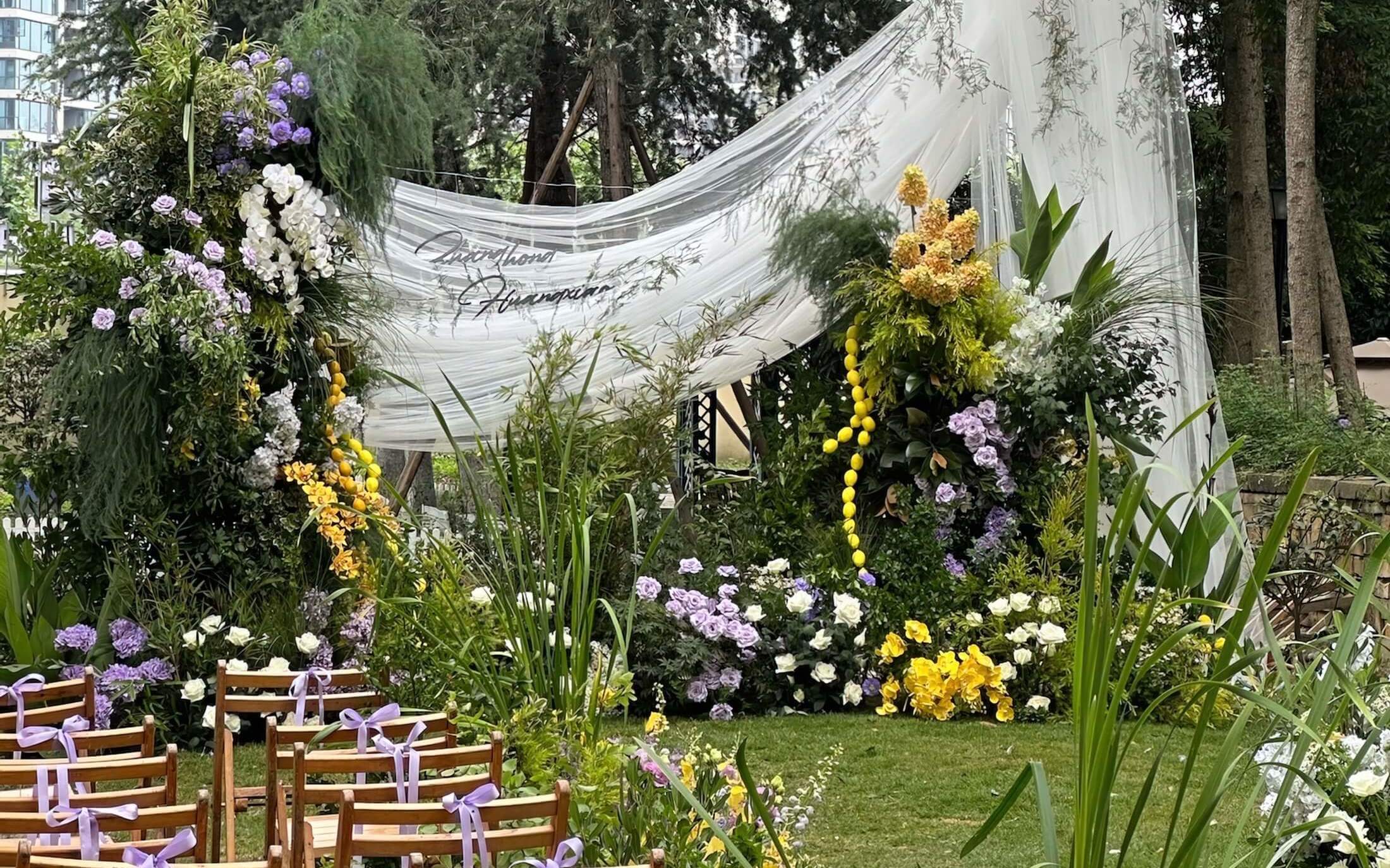 飘逸自然风户外草坪轻松感婚礼