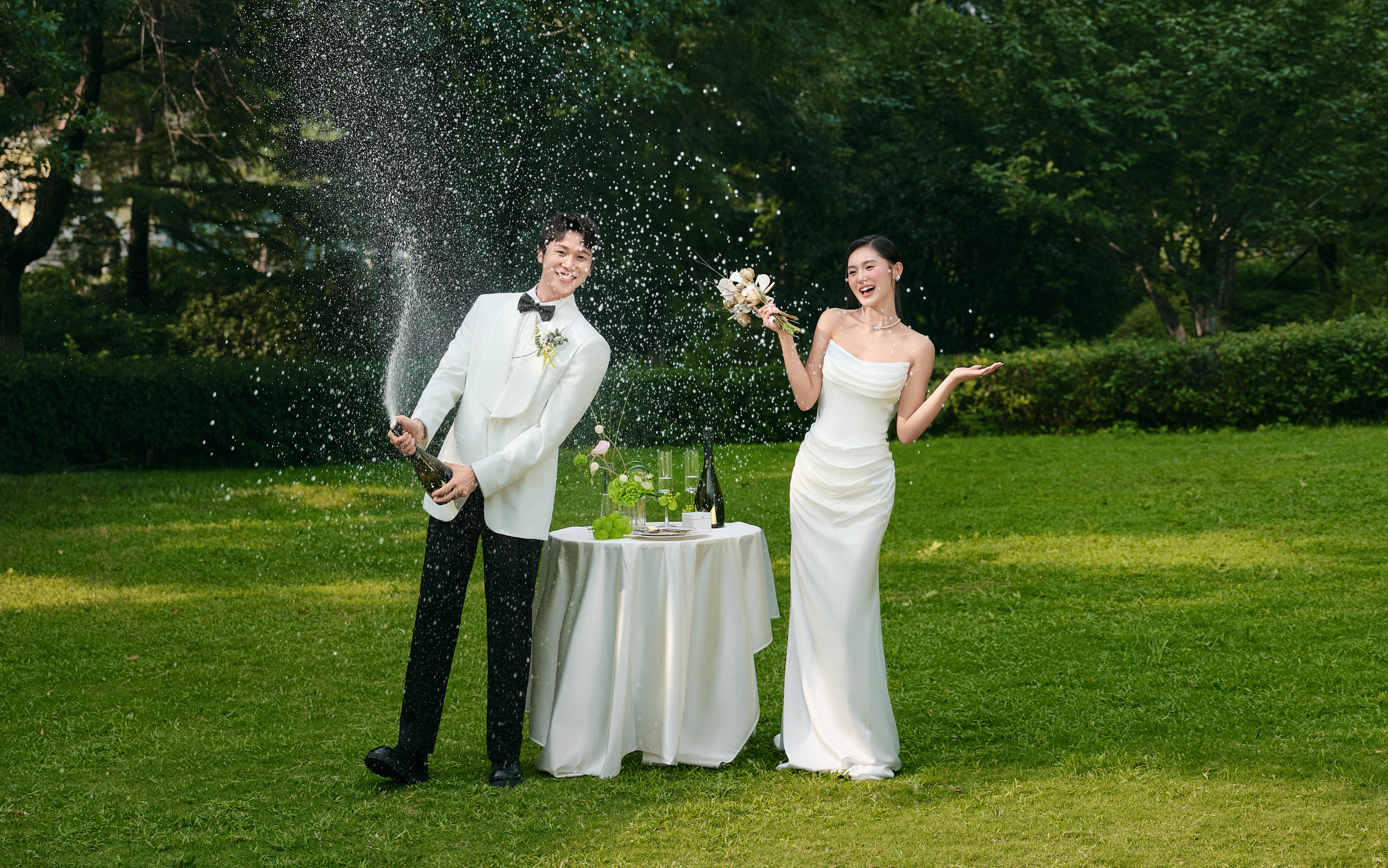 呼吸同律/美到没边的森系草坪婚纱照