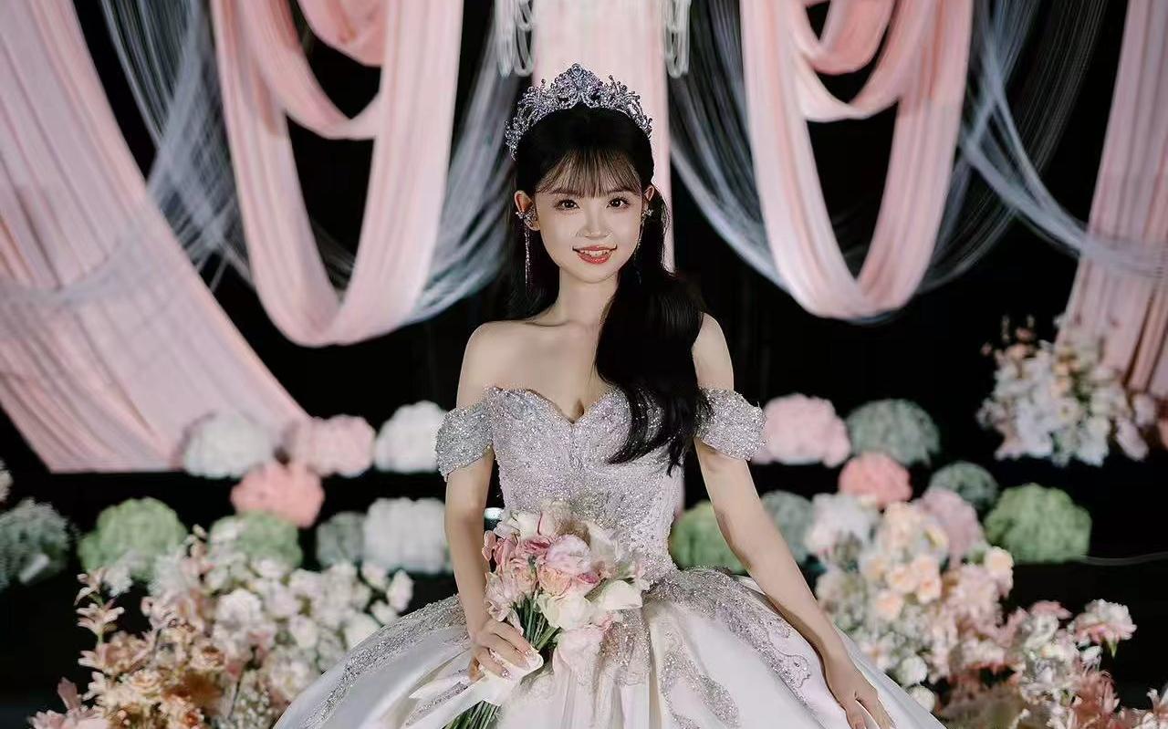 溫柔粉調(diào)婚禮讓朋友爭(zhēng)相打聽(tīng)