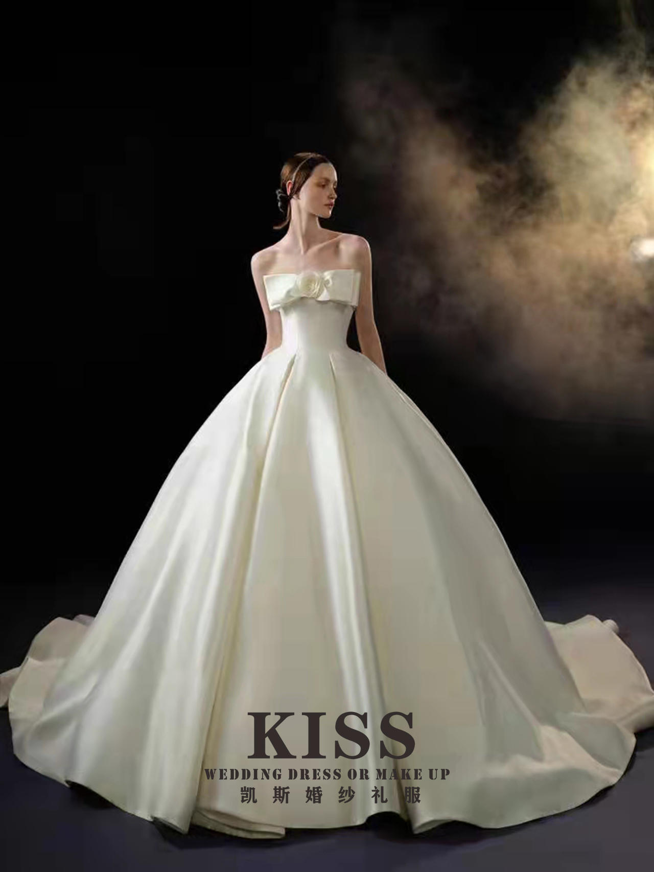 KISS KR法式缎面婚纱