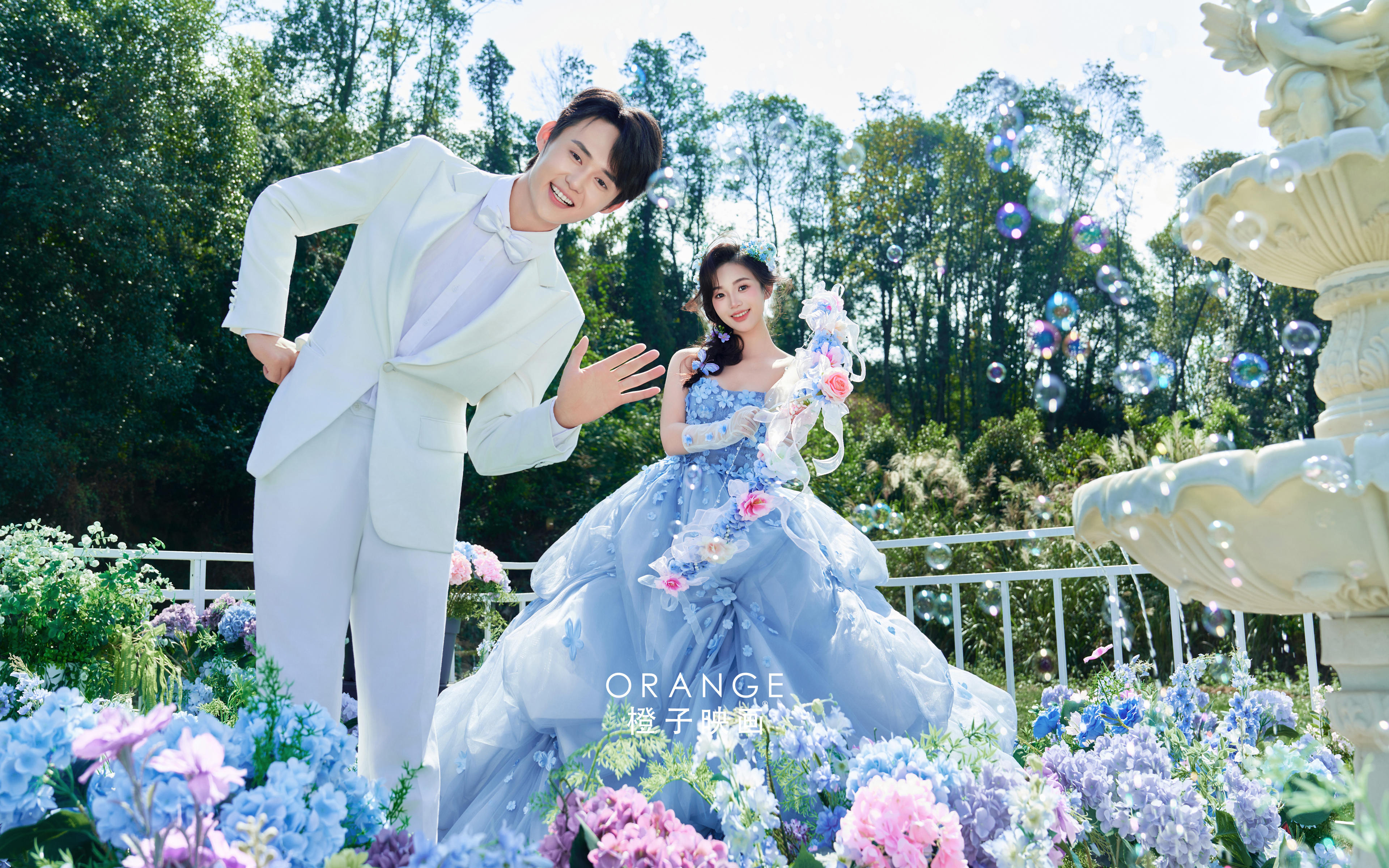 在花海与阳光中，定格属于我们的童话瞬间✨