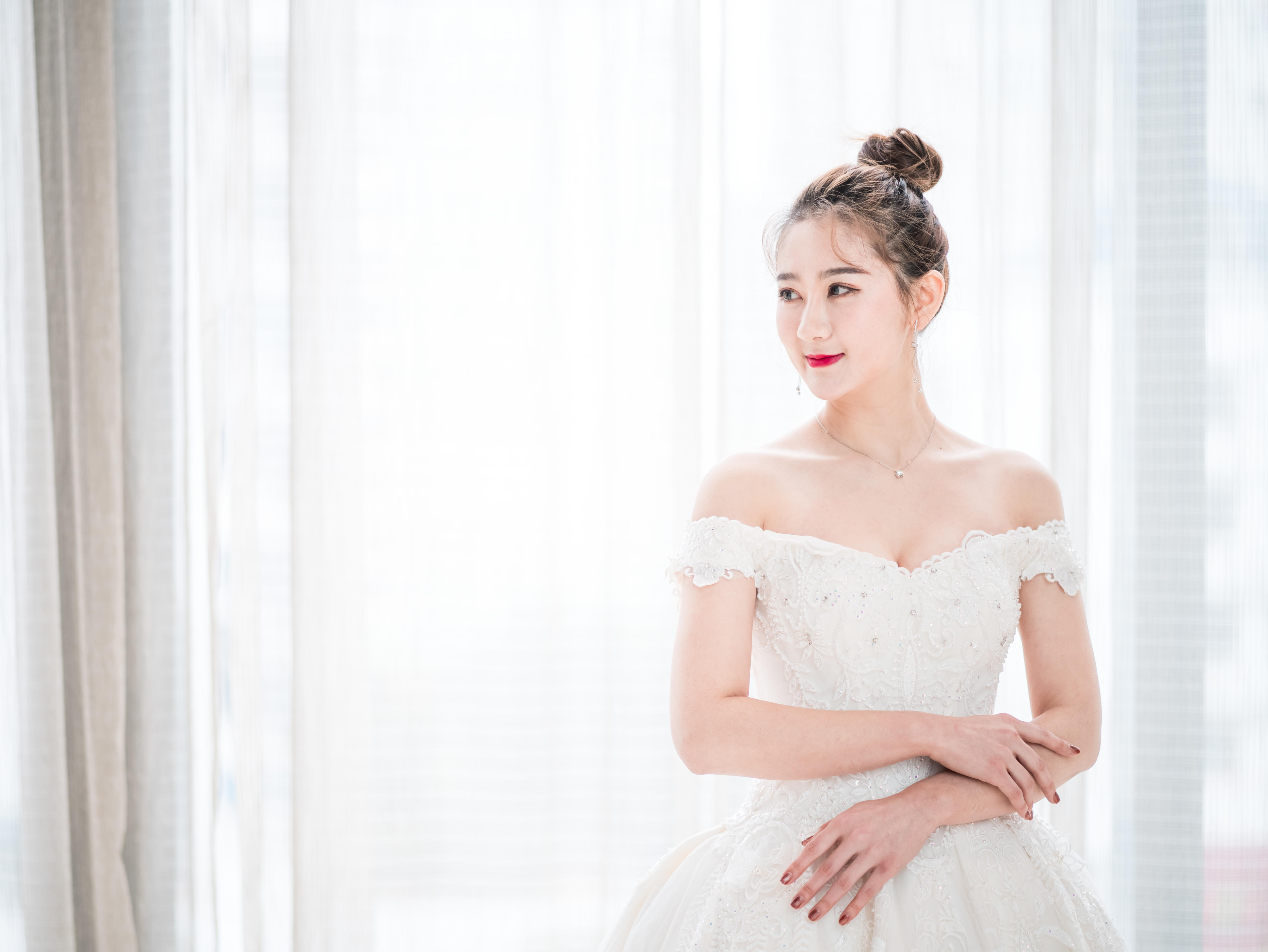 「本季主推」主纱+拖尾+敬酒服+赠送伴娘服三件