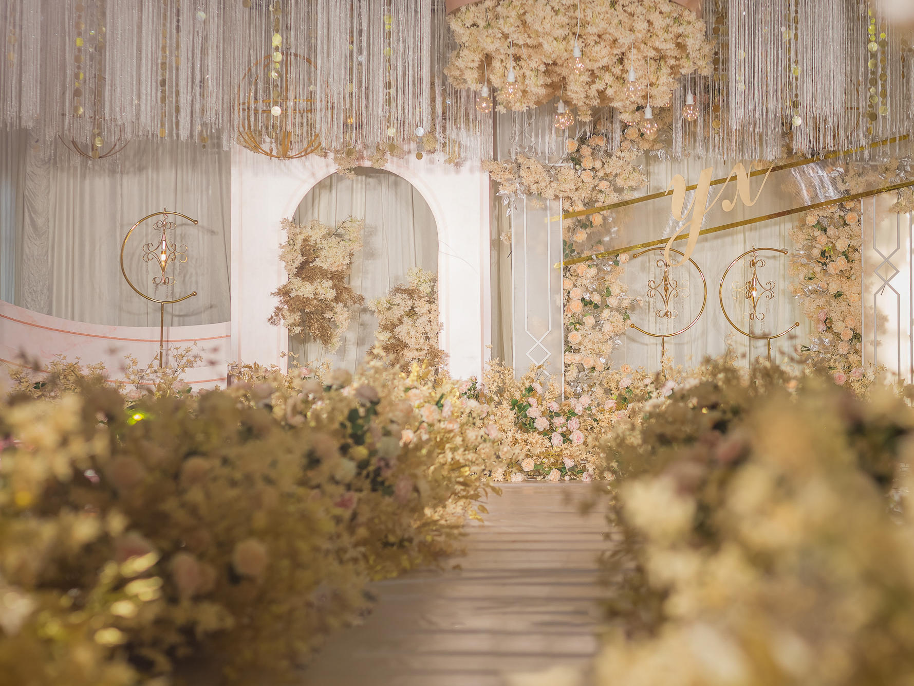 花时间婚礼·香槟暖色系饱满舞台婚礼