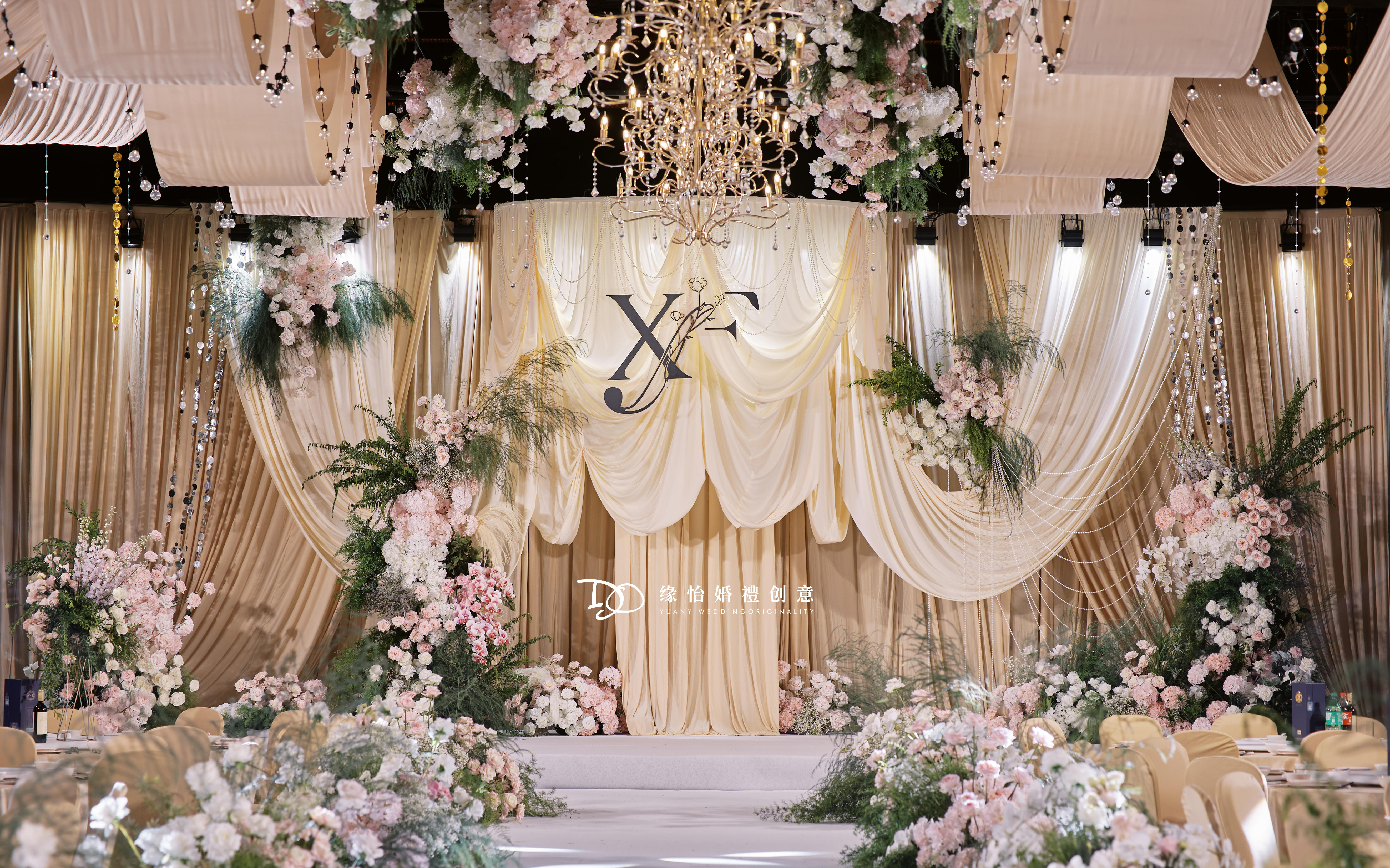 层叠布幔勾勒韩风仪式，尽显温婉格调