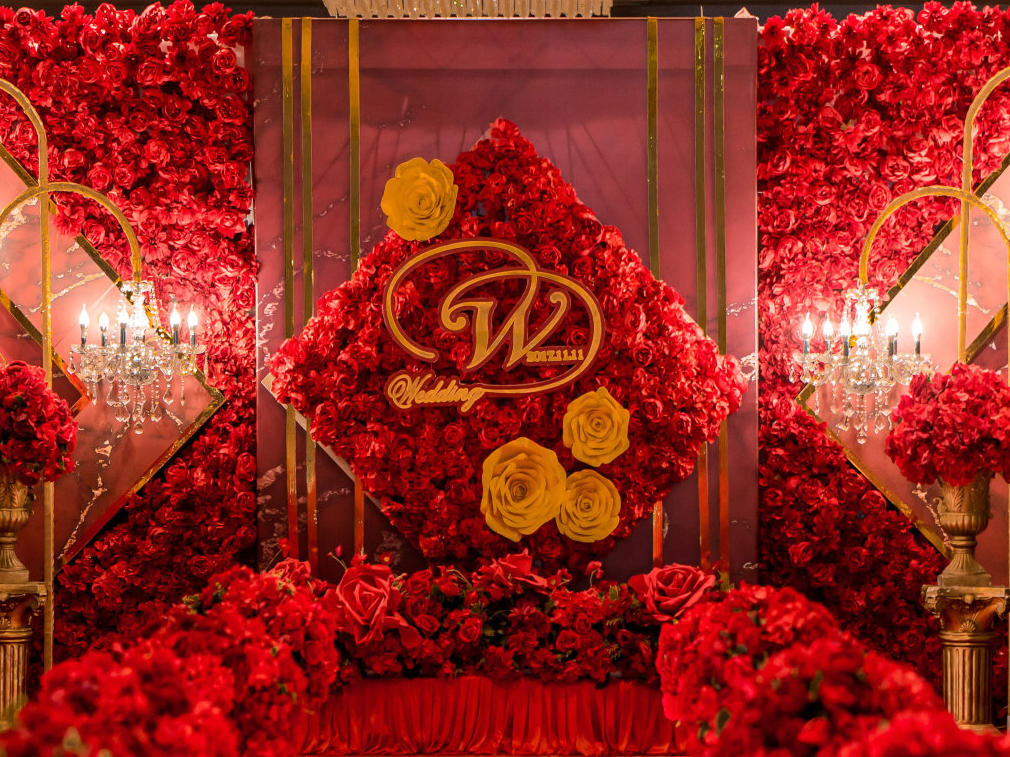 当西式遇上中国红，创意打造红色调西式婚礼