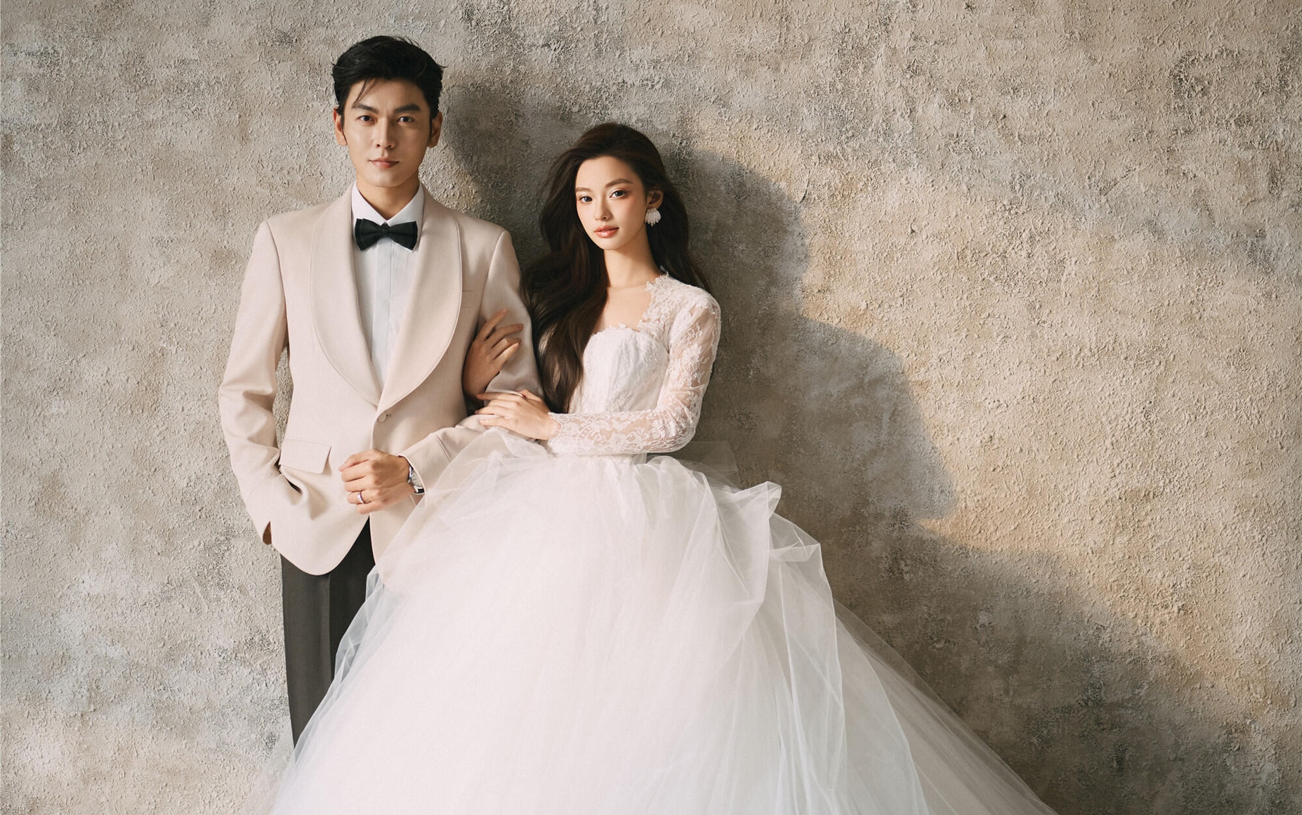 高级感拉满｜轻复古油画质感婚纱照 