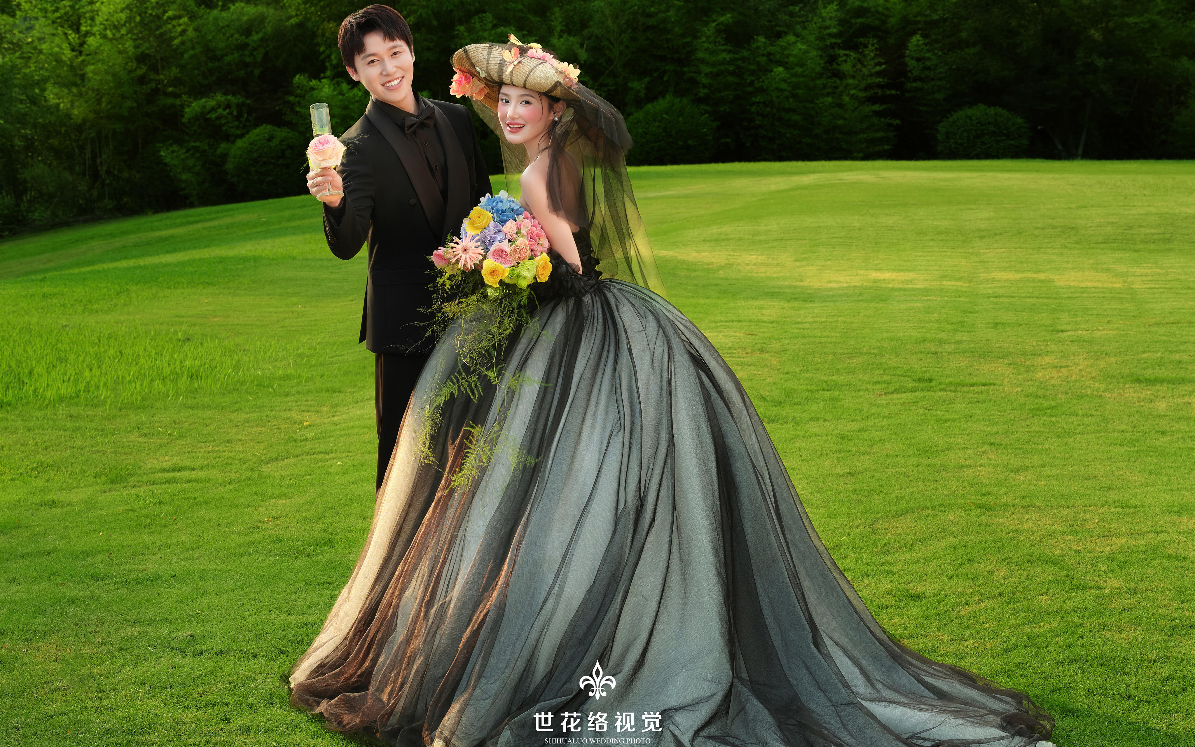 谁懂这感觉🤩突然就get到法式草坪婚纱照✨