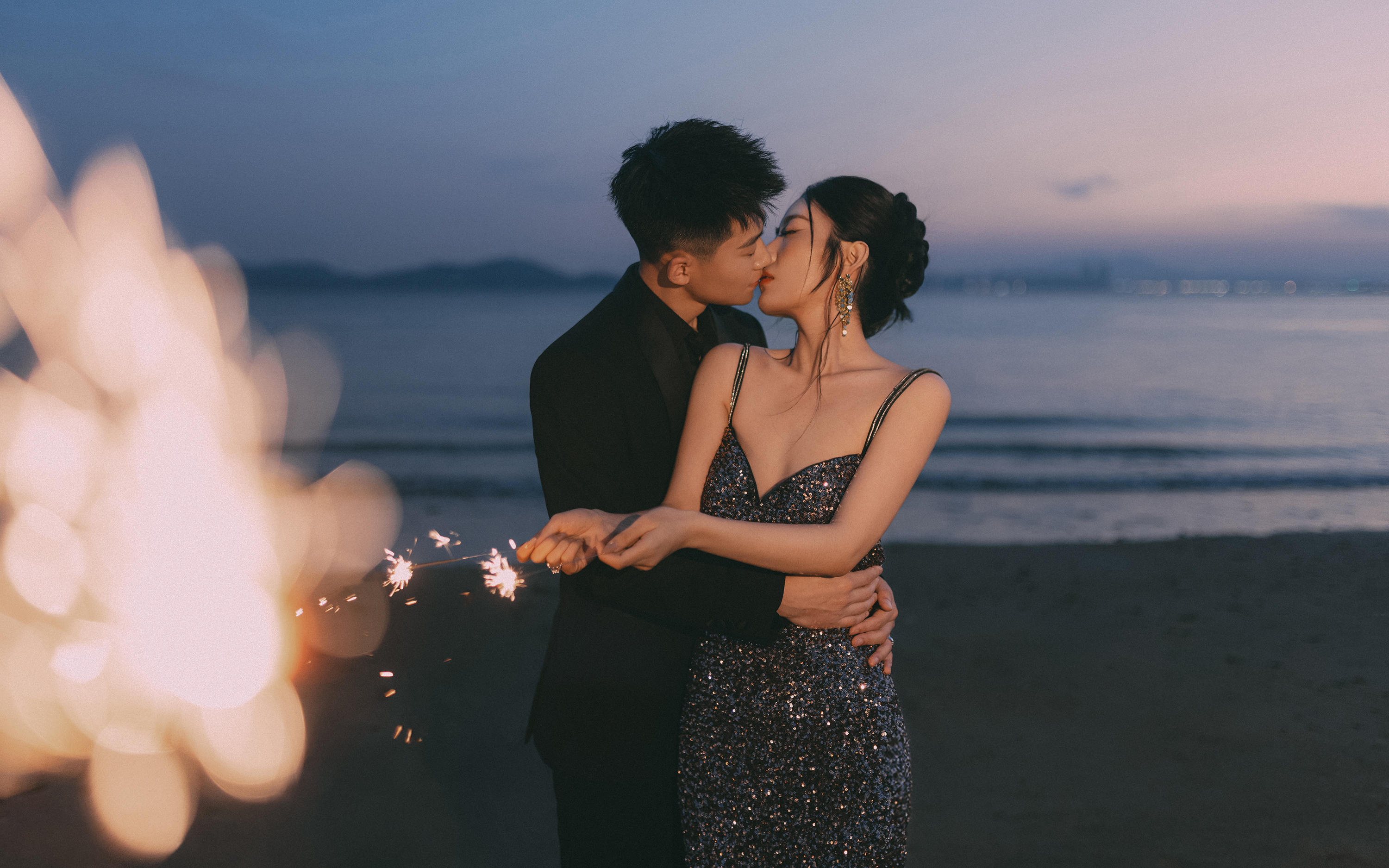 夕阳🌇夜景电影感婚纱照 真的太好看了吧~