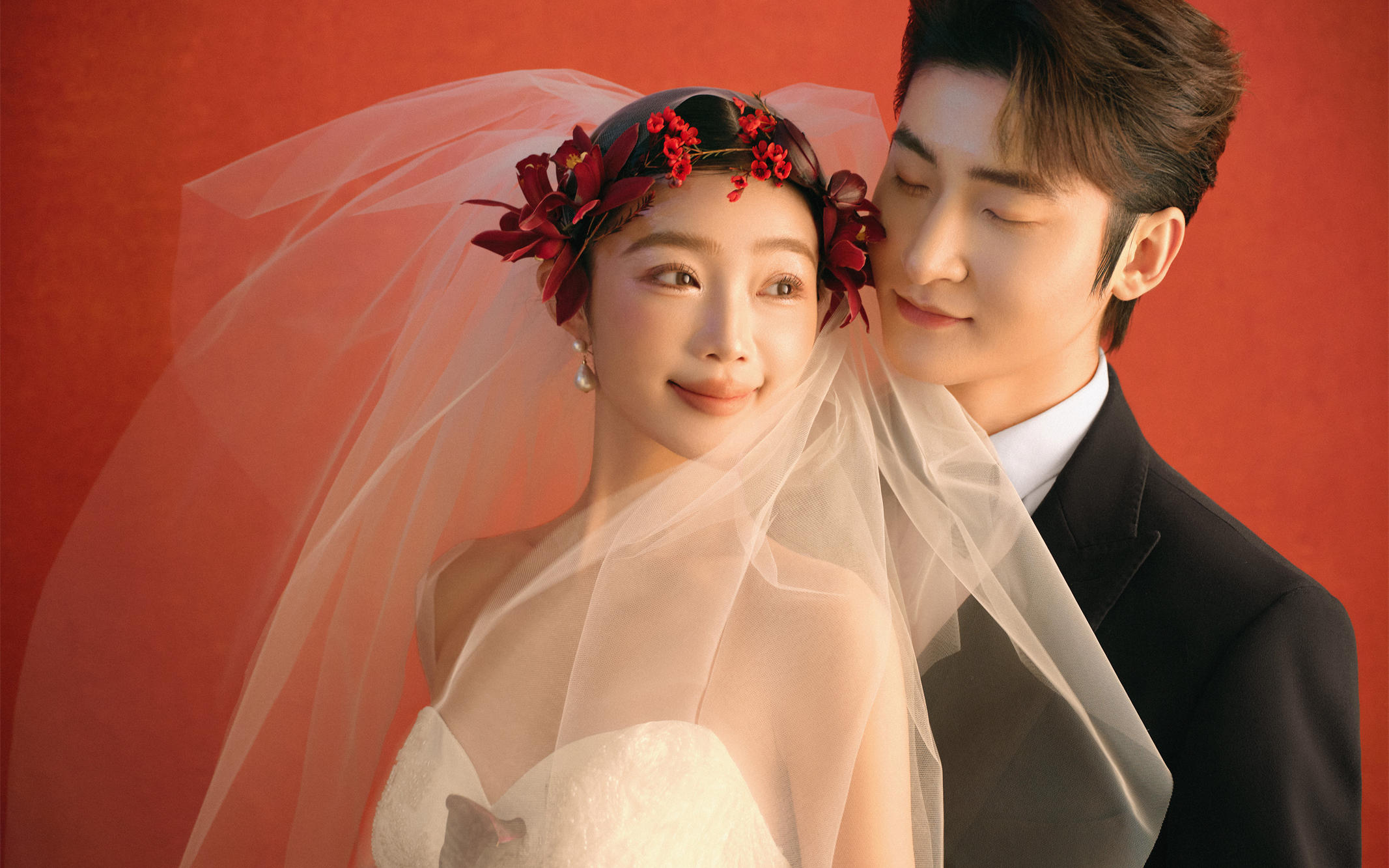 巨好看的??輕復(fù)古紅底婚紗照