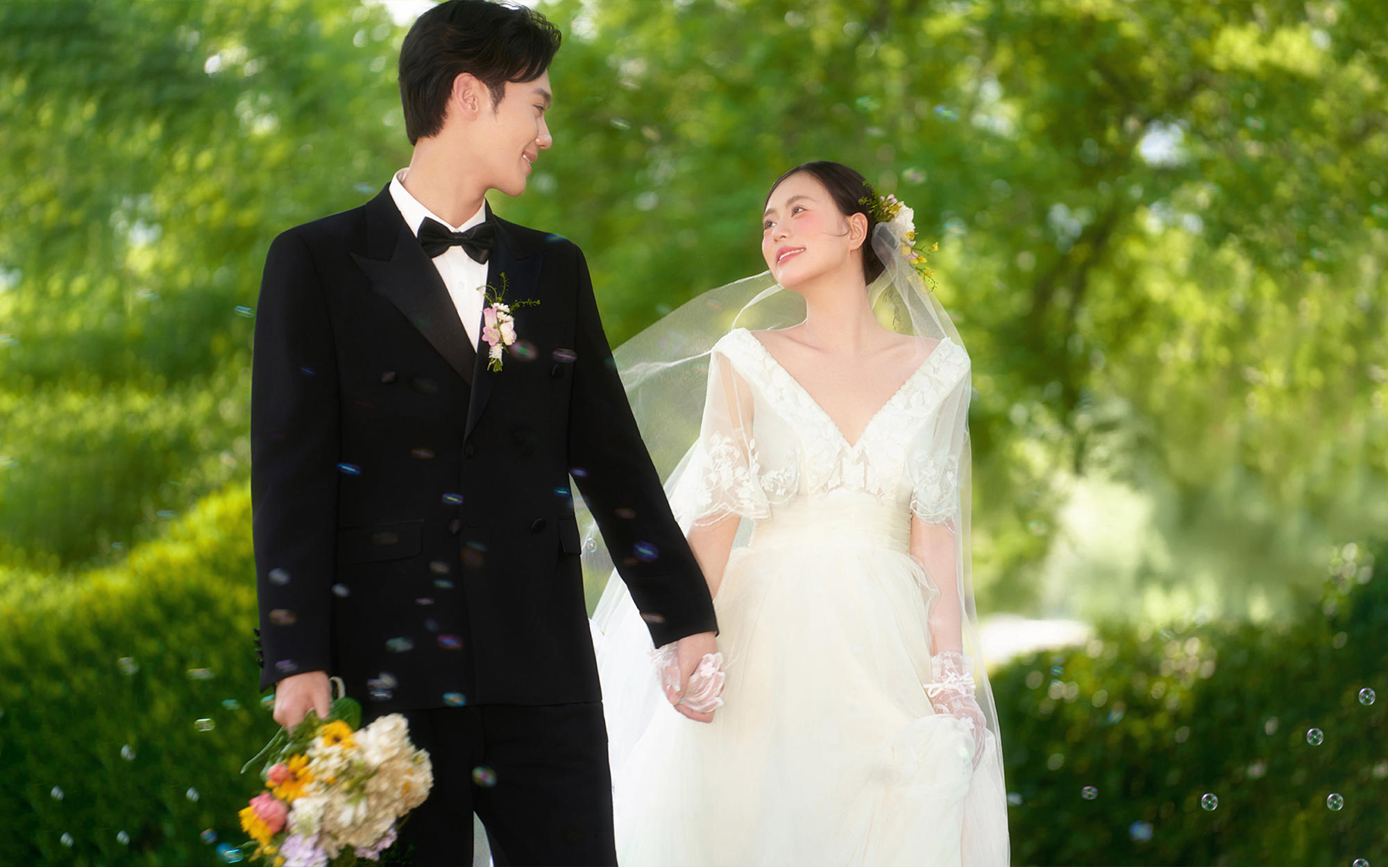 光与风的约定✨被这片草坪婚纱照治愈到了🍃