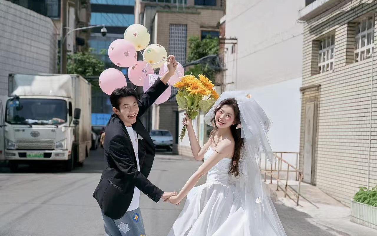 松弛感街邊婚紗照