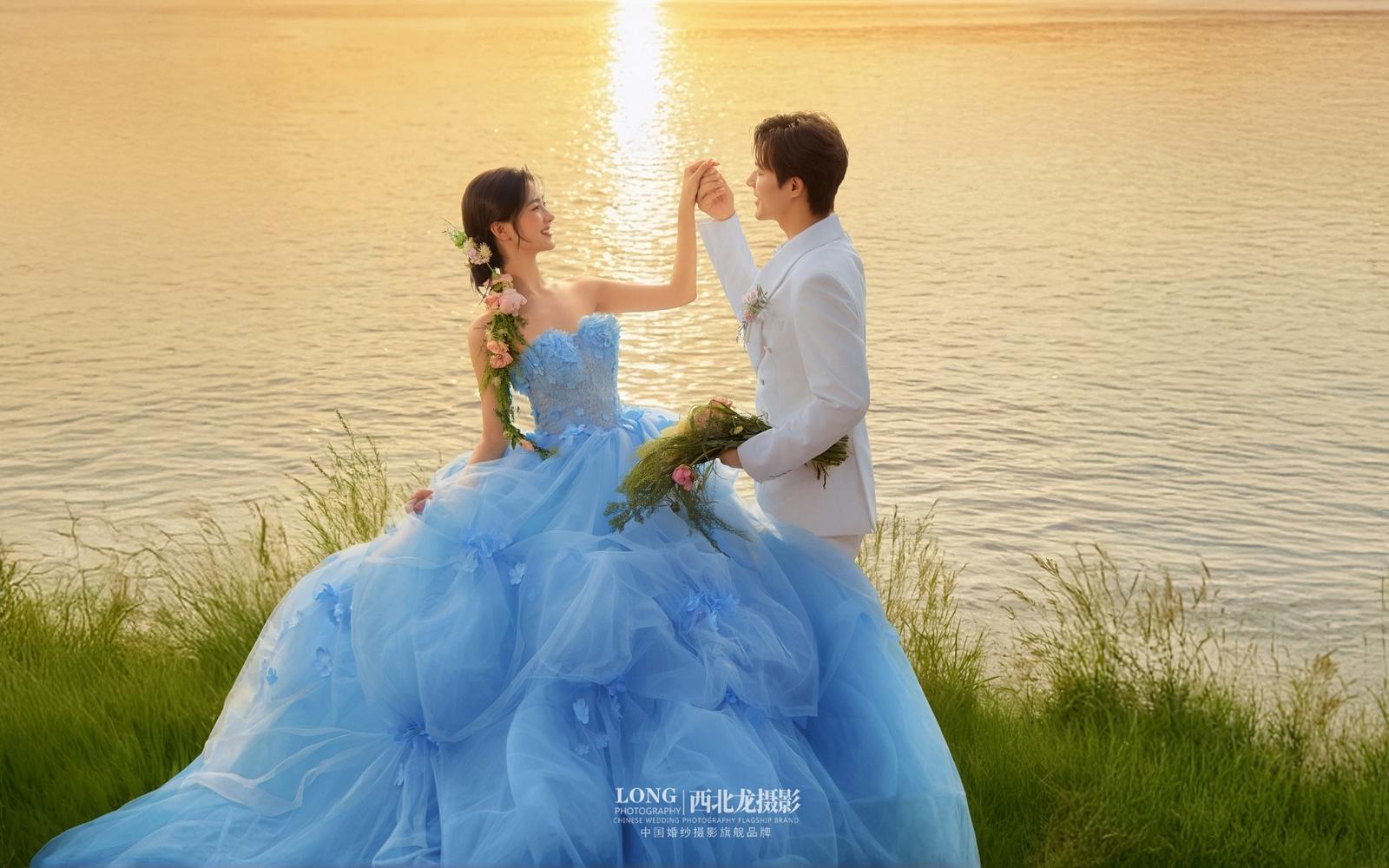 被夕陽(yáng)下的藍(lán)色公主美翻?夕陽(yáng)婚紗照