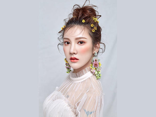 婚纱化妆助理_婚纱图片唯美(2)