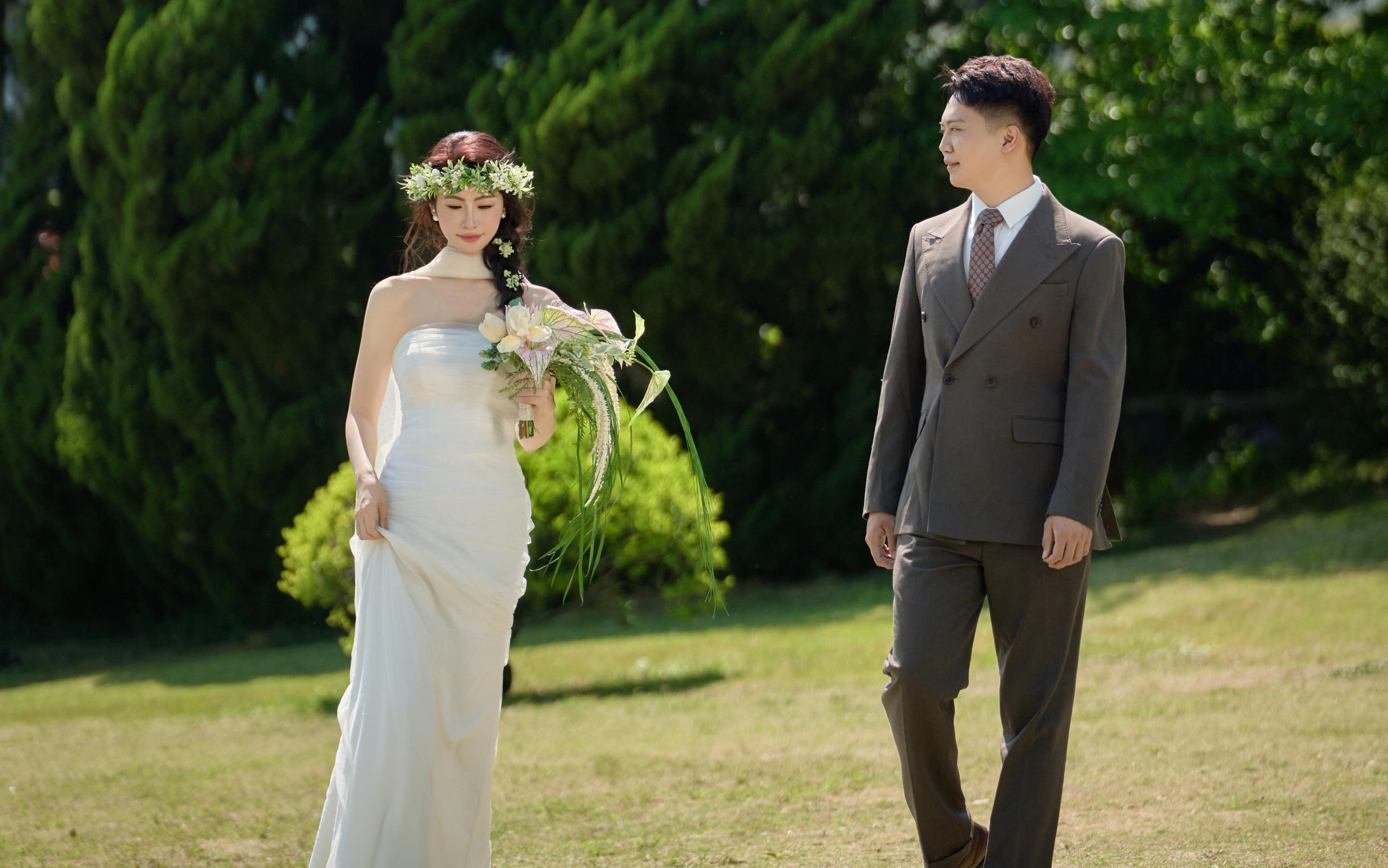 張帥帥夫婦/百花苑草坪
