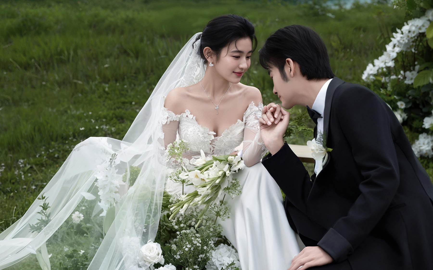 青野白花裹白纱，亲昵甜笑漫进柔风里🌿